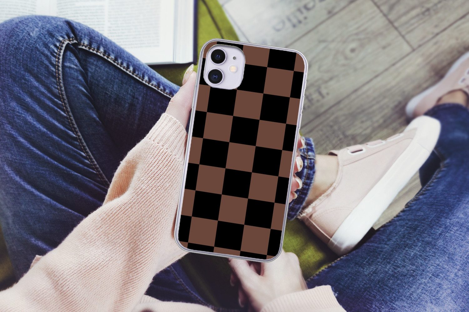 MuchoWow Handyhülle für Apple iPhone 11 Schachbrettmuster - Braun - Schwarz - Blöcke, Smartphone-Bumper, Print, Handy Schutzhülle Dünn
