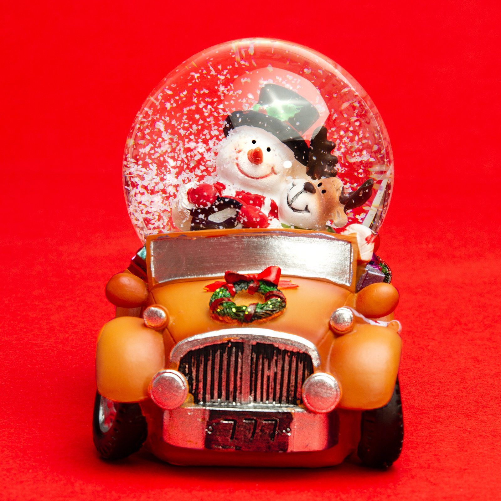 SIKORA Schneekugel SK16 Glas Winter Deko Kugel Schneemann mit Elch im Auto D:6,5cm, Besondere Winterdeko – das perfekte Geschenk für Familie & Freunde