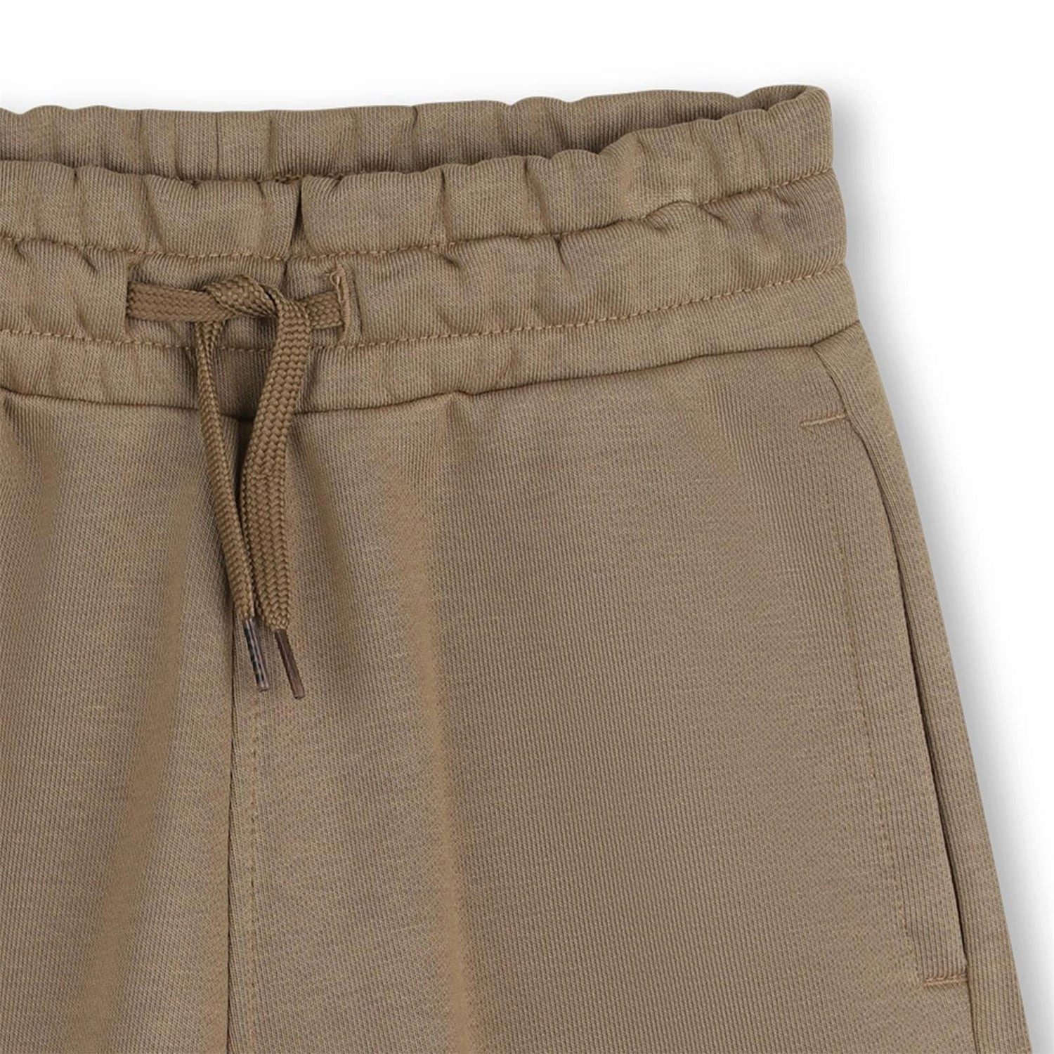 BOSS Sweatshorts BOSS Kidswear Jogging-Bermudashorts – Dunkelbeige