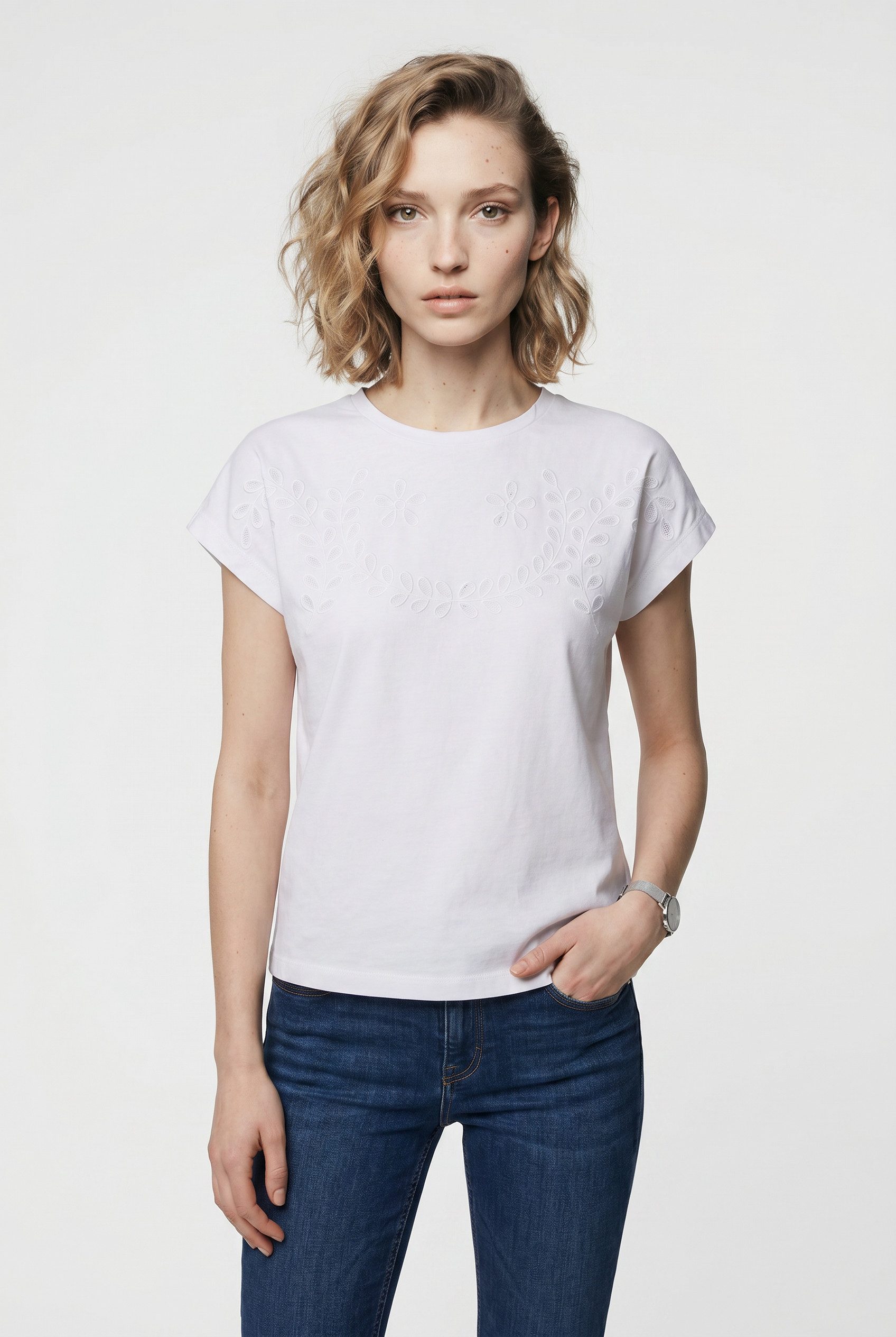 Pepe Jeans T-Shirt MINA mit floraler Lochstickerei
