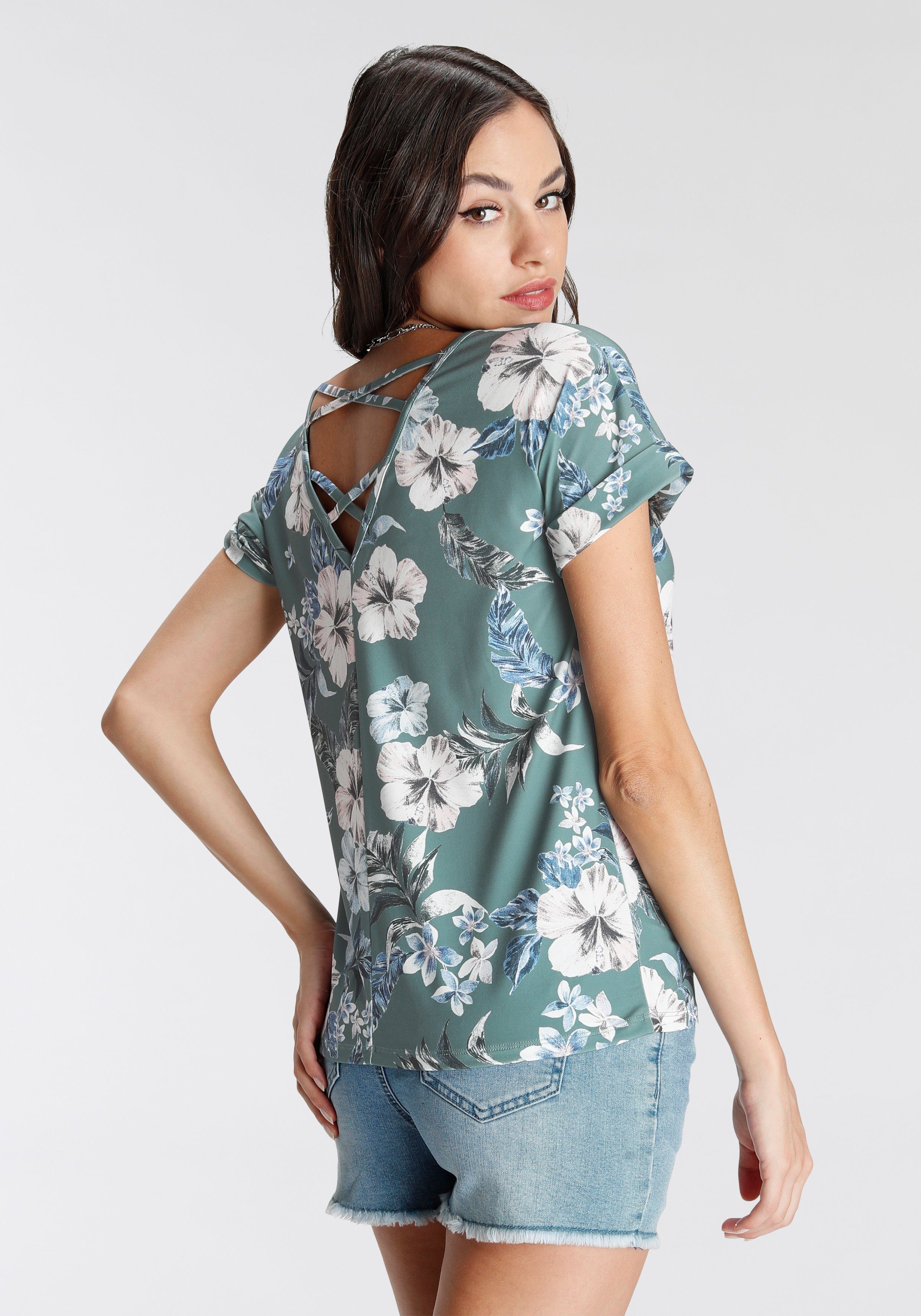 Schnürdetail Melrose Rücken mit Oversize-Shirt im