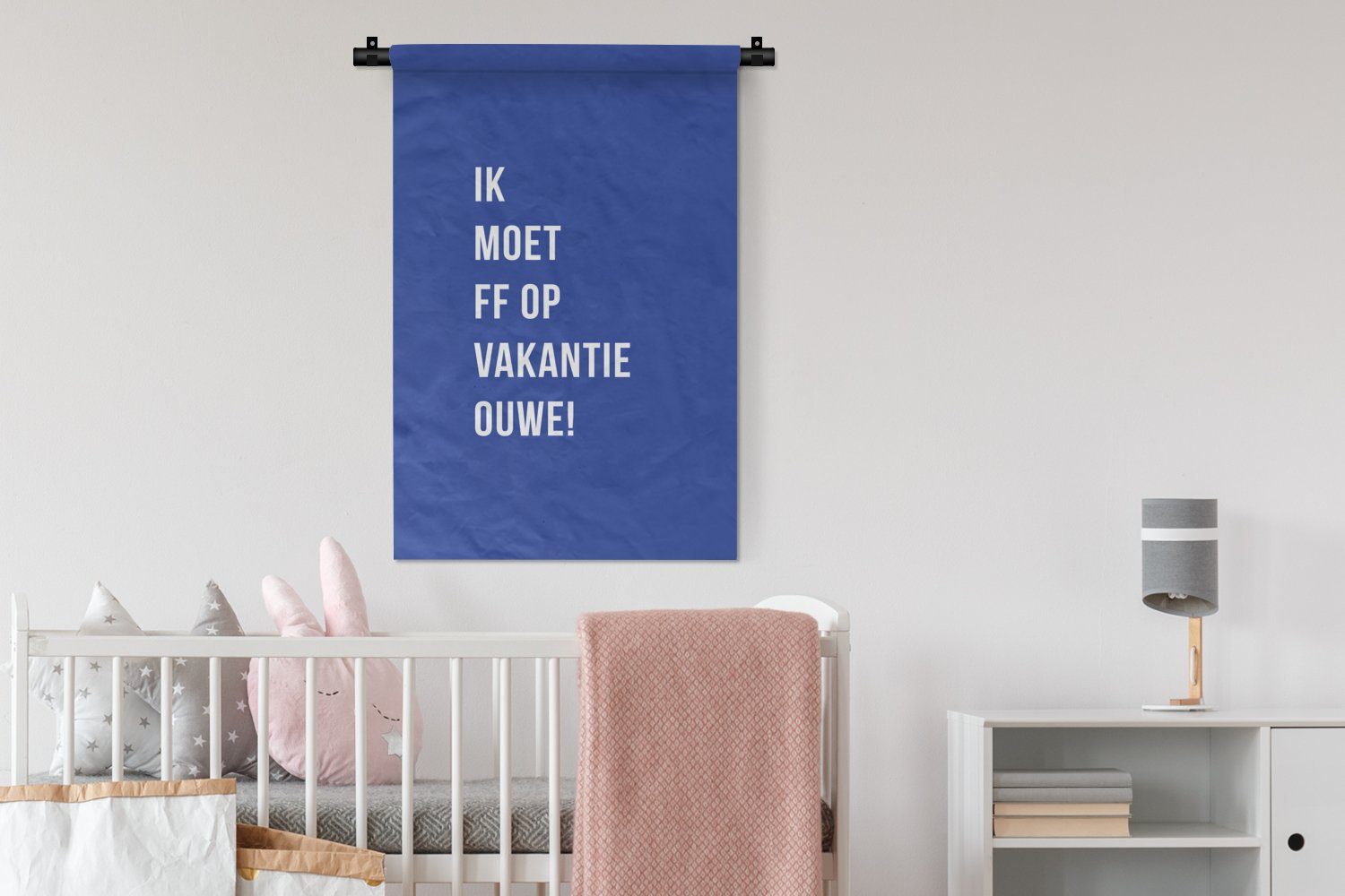 MuchoWow Wanddekoobjekt Zitate - für Wanddeko Blau Kinderzimmer Wohnzimmer, Ich Urlaub den muss in Wandbehang, - Mann! Schlafzimmer, - fahren, Kleid, alter Urlaub