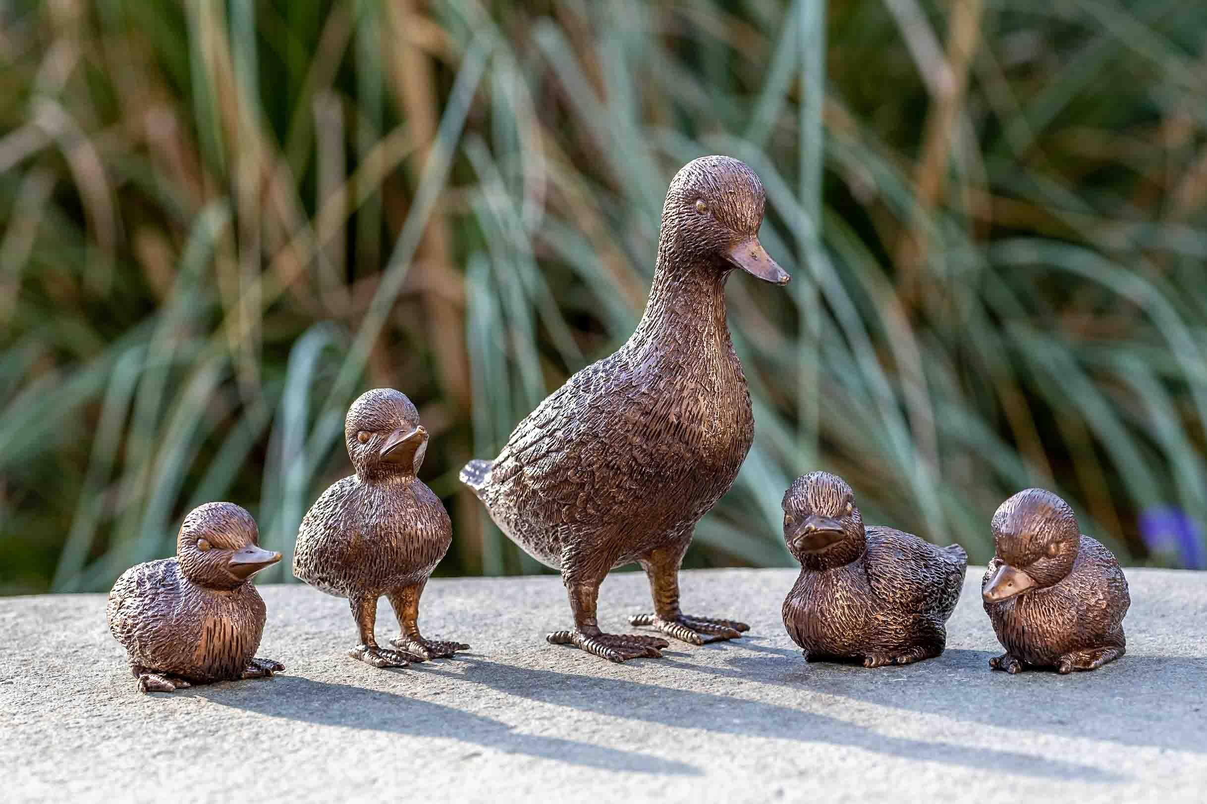 IDYL Gartenfigur IDYL Bronze-Skulptur Set aus fünf Enten | Figuren