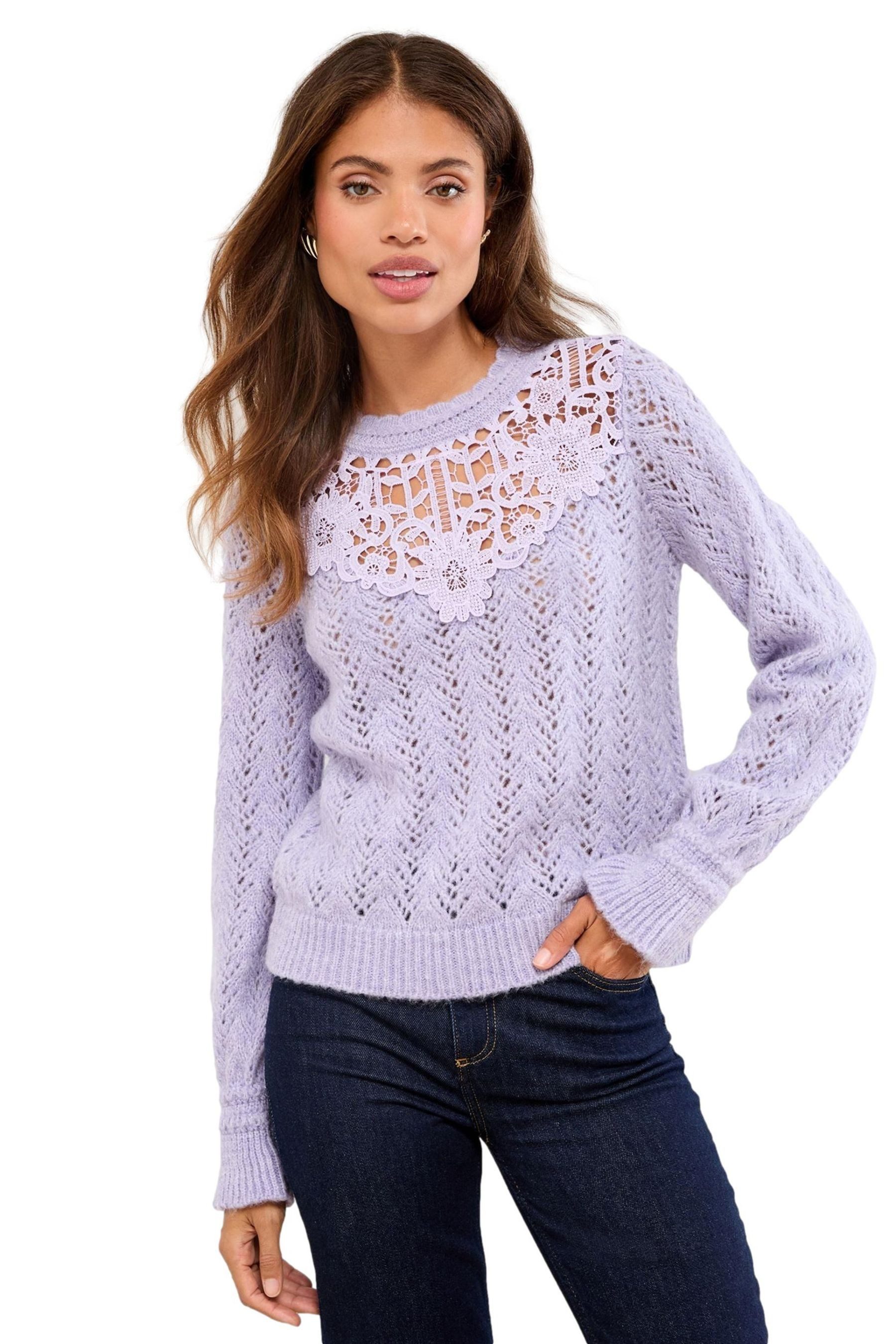 Strickpullover Lipsy Strickpullover mit Spitzenpasse, Regular