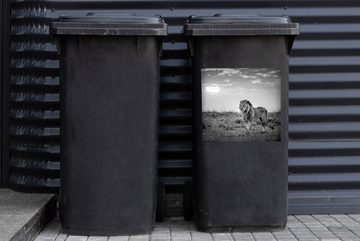 MuchoWow Wandsticker Löwe - Sonnenuntergang - Jagd (1 St), Mülleimer-aufkleber, Mülltonne, Sticker, Container, Abfalbehälter