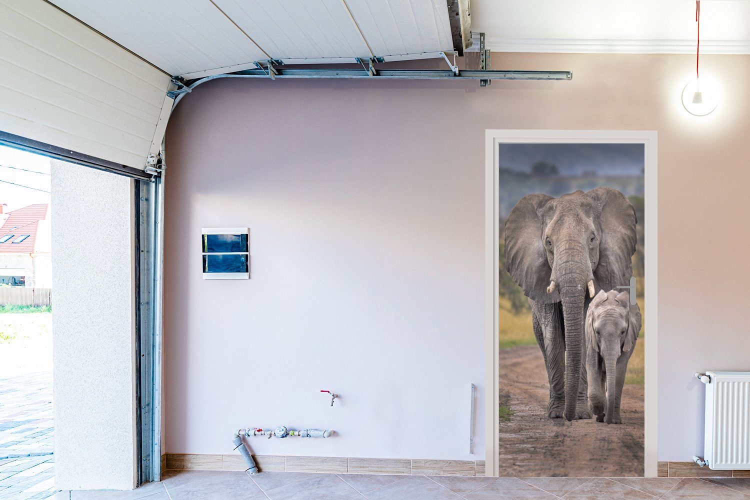 Elefantenmutter 75x205 auf MuchoWow Tür, und Matt, (1 Ngorongoro-Krater, Fototapete Türtapete cm Kalb für Straße Türaufkleber, im St), einer bedruckt,
