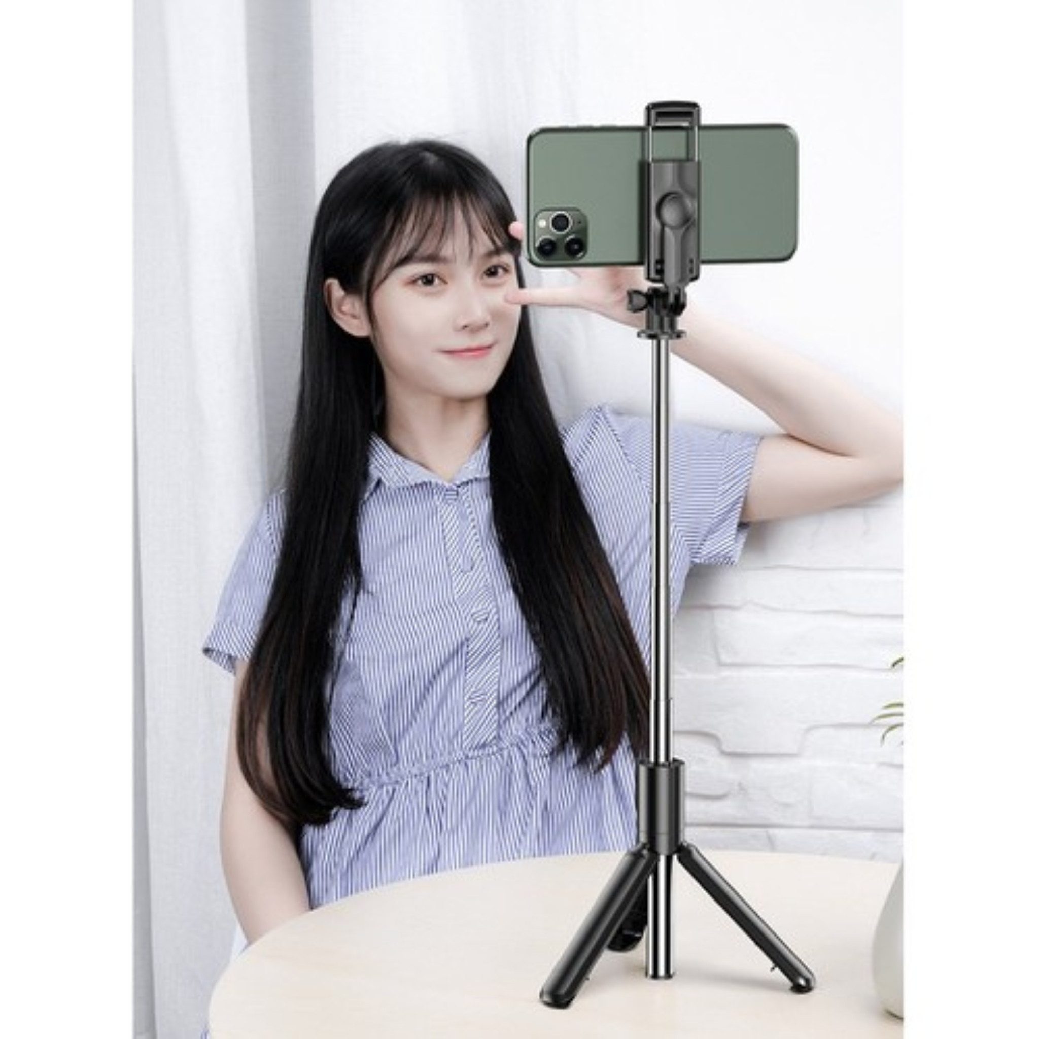 IZOXIS Selfie-Stick Selfie-Stick & Stativ 2-in-1 mit Bluetooth-Fernbedienung Smartphones, 2-in-1 Selfie-Stick & Stativ mit Bluetooth-Fernbedienung – Bild 3 von 5