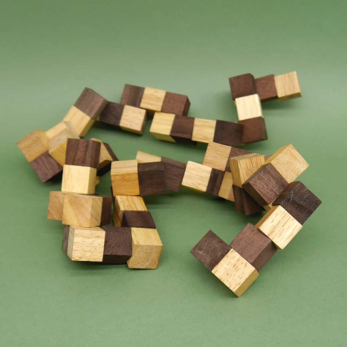 ROMBOL Denkspiele Spiel KING COBRA - Schlangenwürfel 4x4, Knobelspiel, Holzpuzzle
