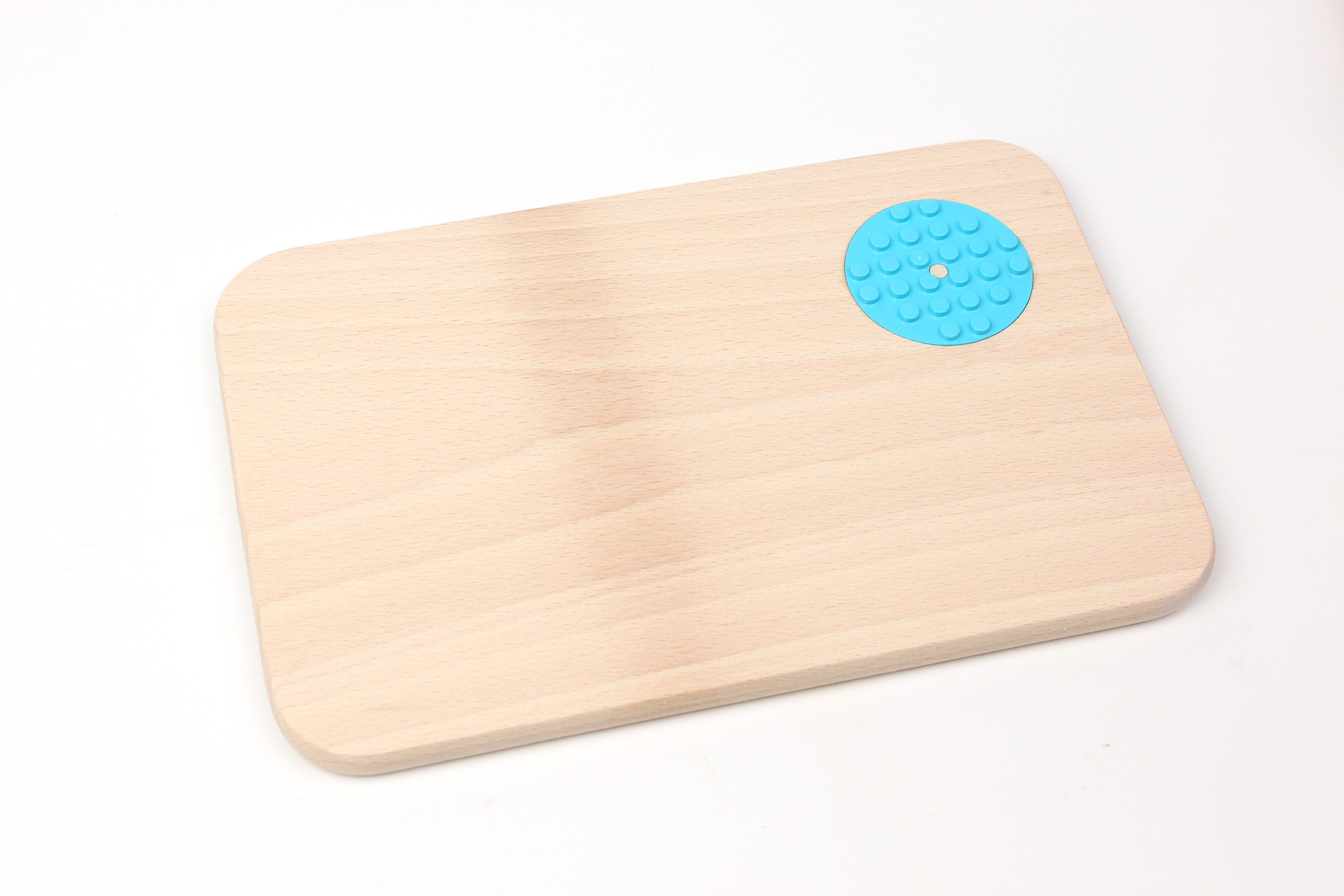 Neue Freunde Frühstücksbrett Klemmbaustein Frühstücksbrett, Buchenholz, (Brettchen, 1-St), mit Original LEGO Platte