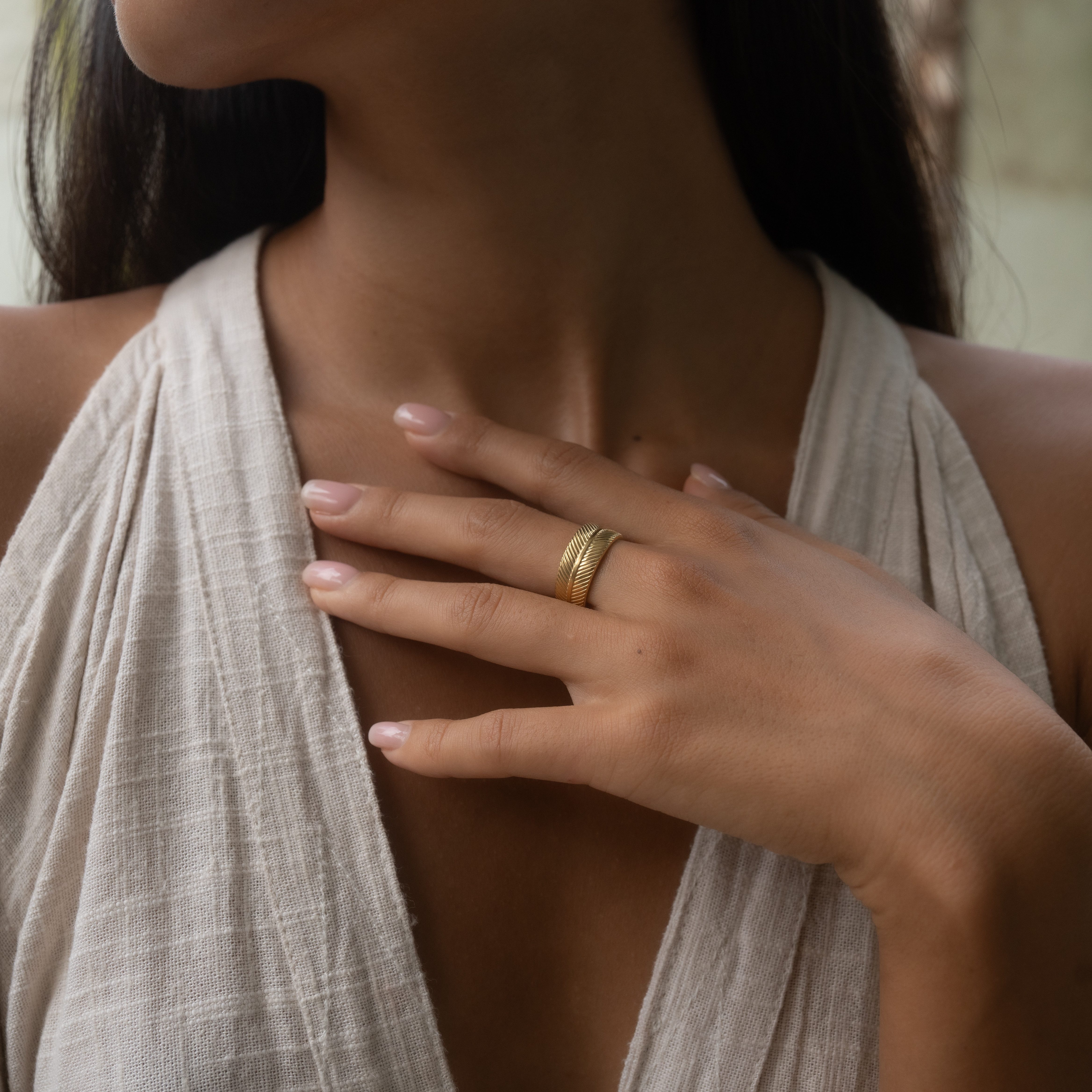 Made by Nami Fingerring Breiter Goldener Boho Edelstahl Ring mit Fächer Muster, Damen Schmuck Größenverstellbar & Wasserfest