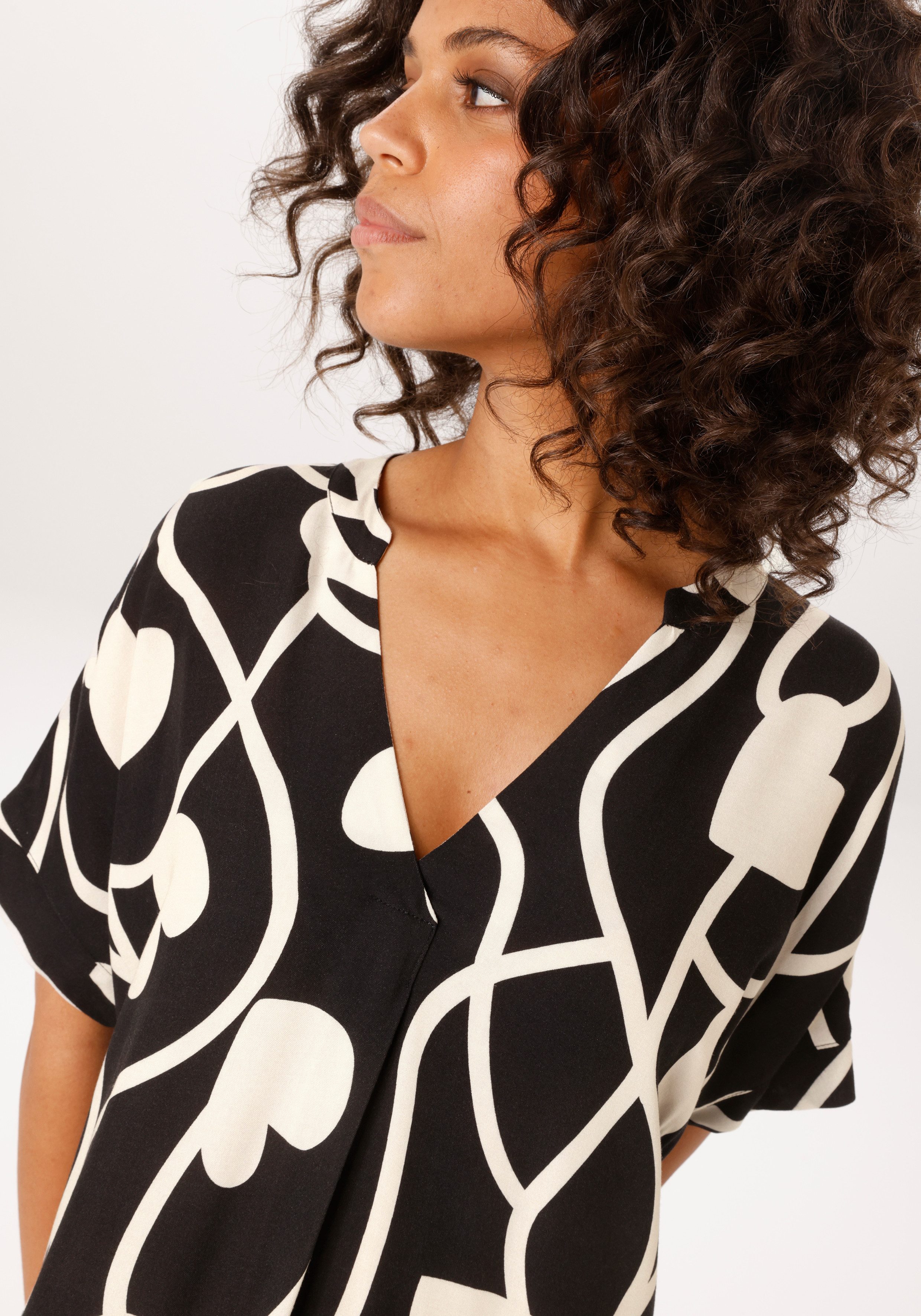 Aniston CASUAL Sommerkleid mit Herzen im grafischen Druck und Bordüre am Saum - NEUE KOLLEKTION