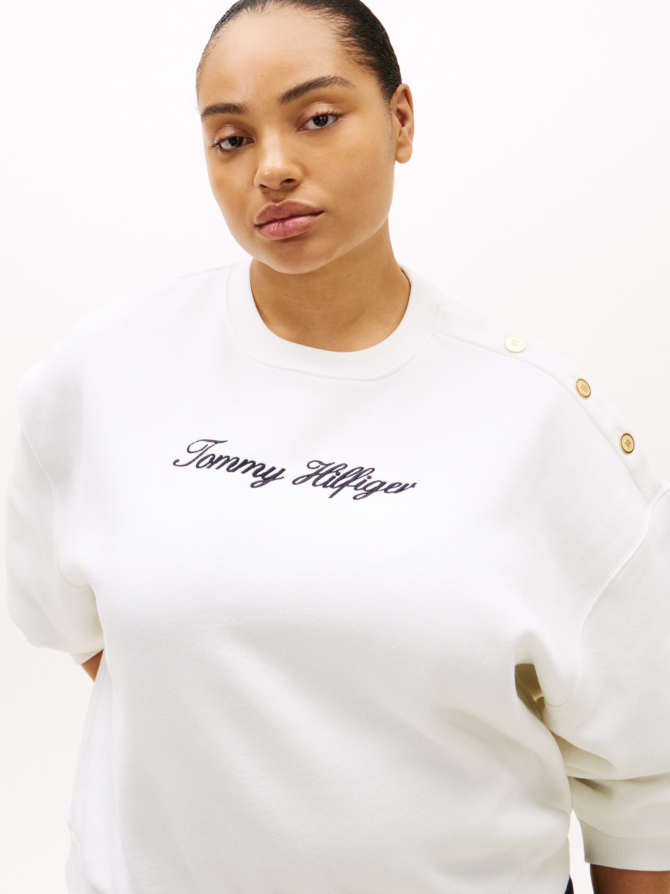 Tommy Hilfiger Curve Sweatshirt CRV GOLD BTN SCRIPT FLEECE SWRT in großen G günstig online kaufen