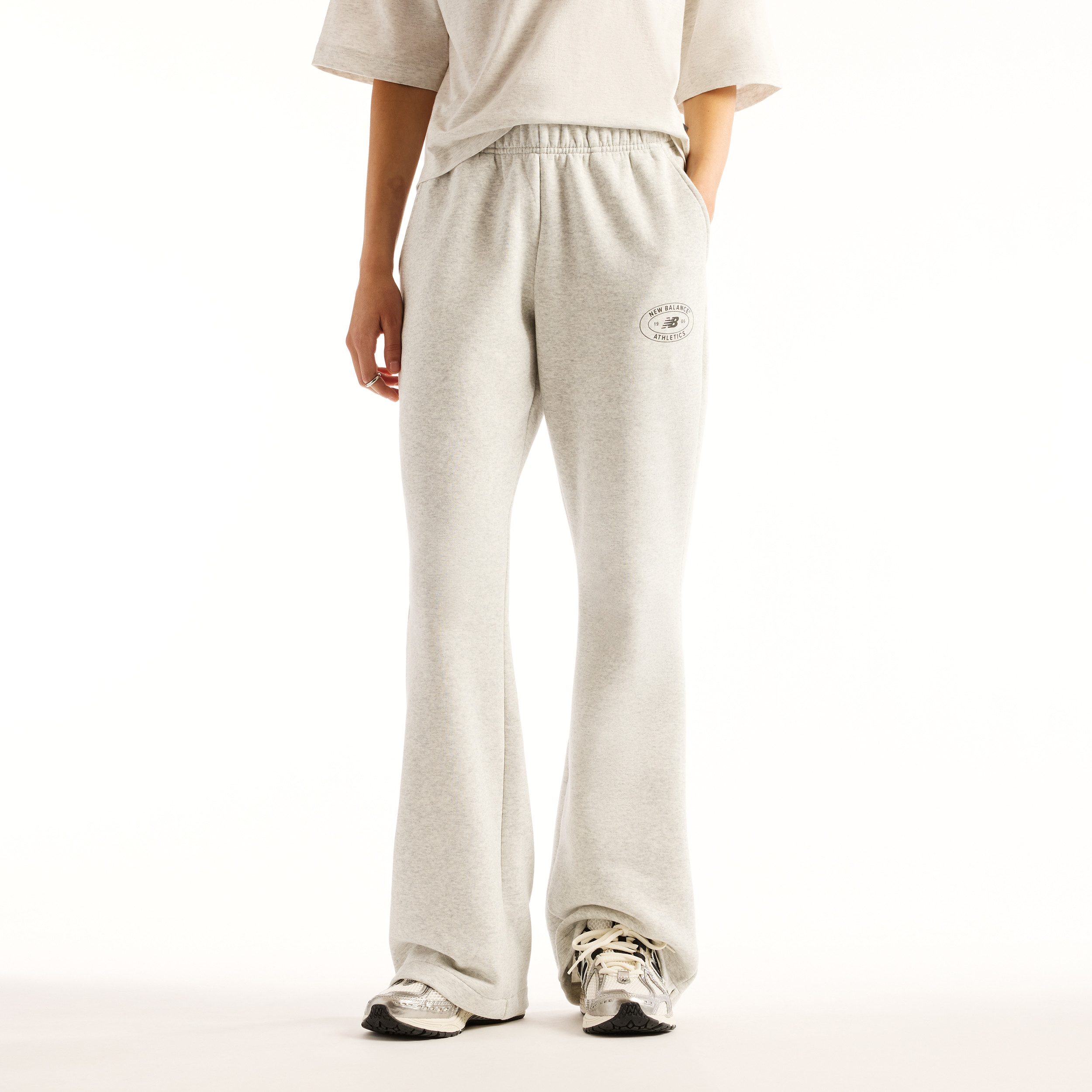 New Balance Sweathose REIMAGINED FLEECE PANT für Erwachsene, lange Hosenform, mit klarer Linienführung
