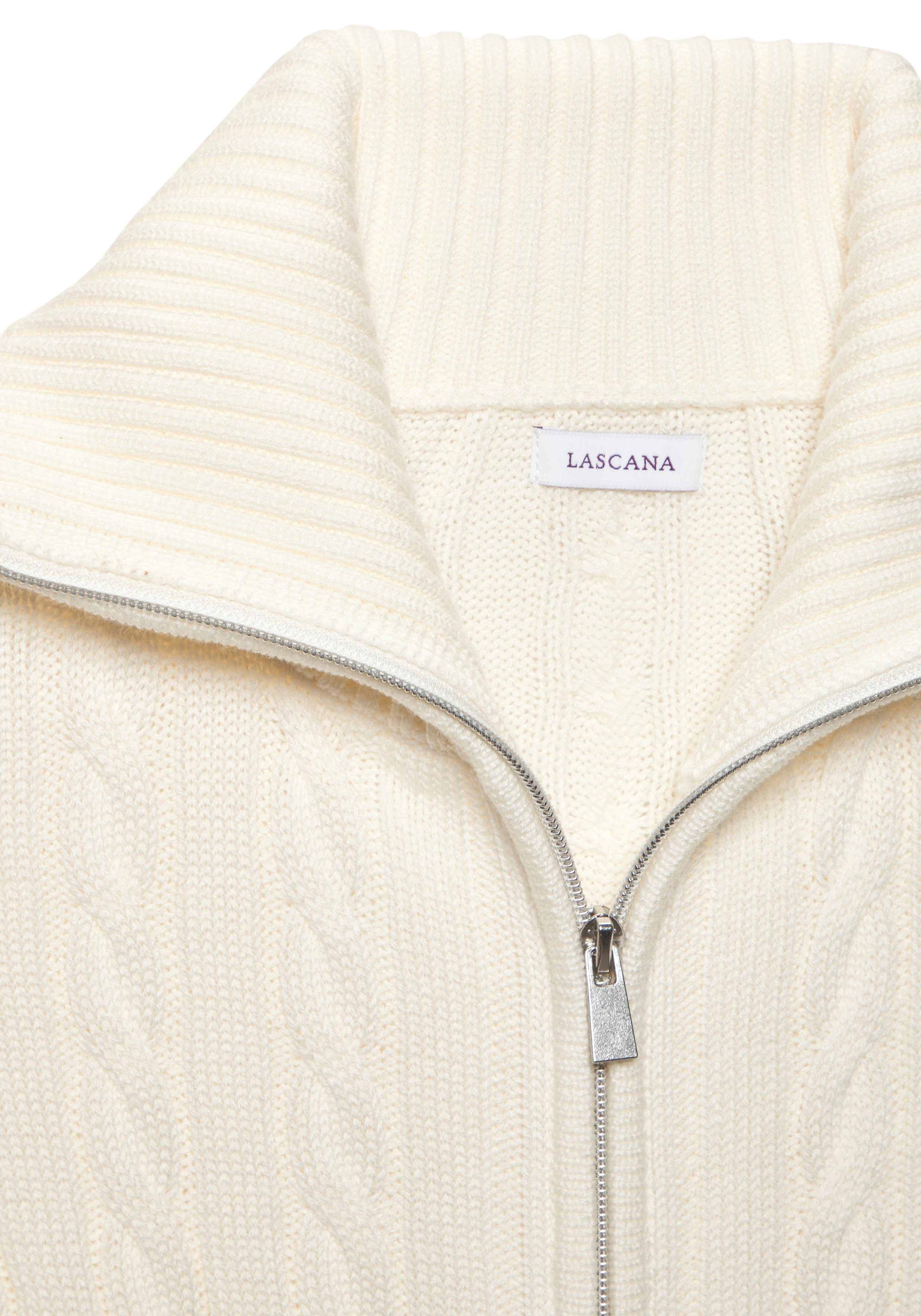 LASCANA Strickjacke mit Zopfstrickmuster und Reißverschluss gemütlicher Cardigan, figurbetonte Form mit Kragen, Zopfmuster – Bild 5 von 5