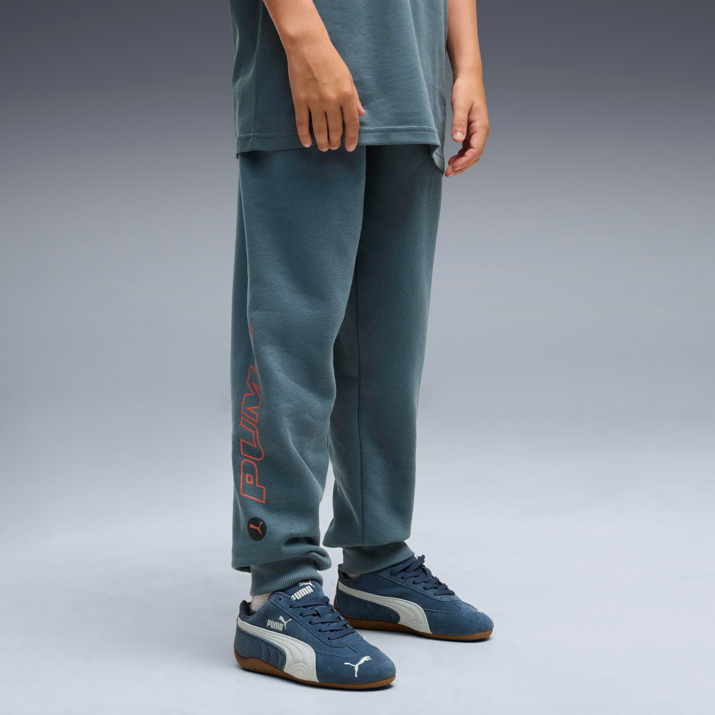 PUMA Trainingshose STREET RELAXED SWEATPANTS FL B mit Eingrifftaschen, aus Fleece, normale Länge
