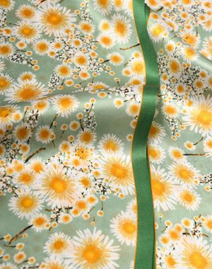 MayTree Seidentuch schmal, Gänseblümchen, grün, orange, weiss, beiseitig 16 x 145 cm, (Stück), 100% Seide