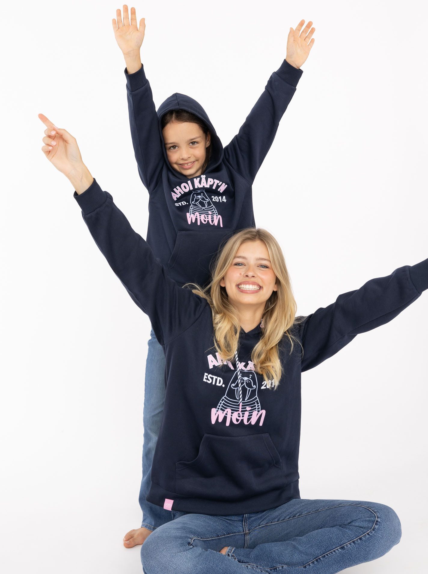 Zwillingsherz Hoodie "Ahoi Käpt´n" Mini-Me,mit süßem Seehund mit Kapitänsmütze und Schriftzug – Bild 4 von 5
