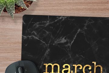 MuchoWow Gaming Mauspad Zitat - Kalender - März - Gold (1-St), Mousepad mit Rutschfester Unterseite, Gaming, 40x40 cm, XXL, Großes