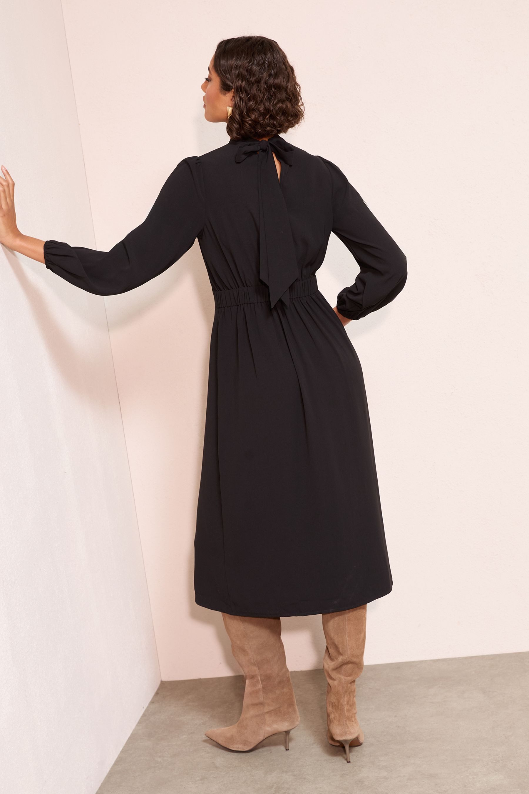 Friends Like These Midikleid Friends Like These Midikleid mit Schleifendeta günstig online kaufen