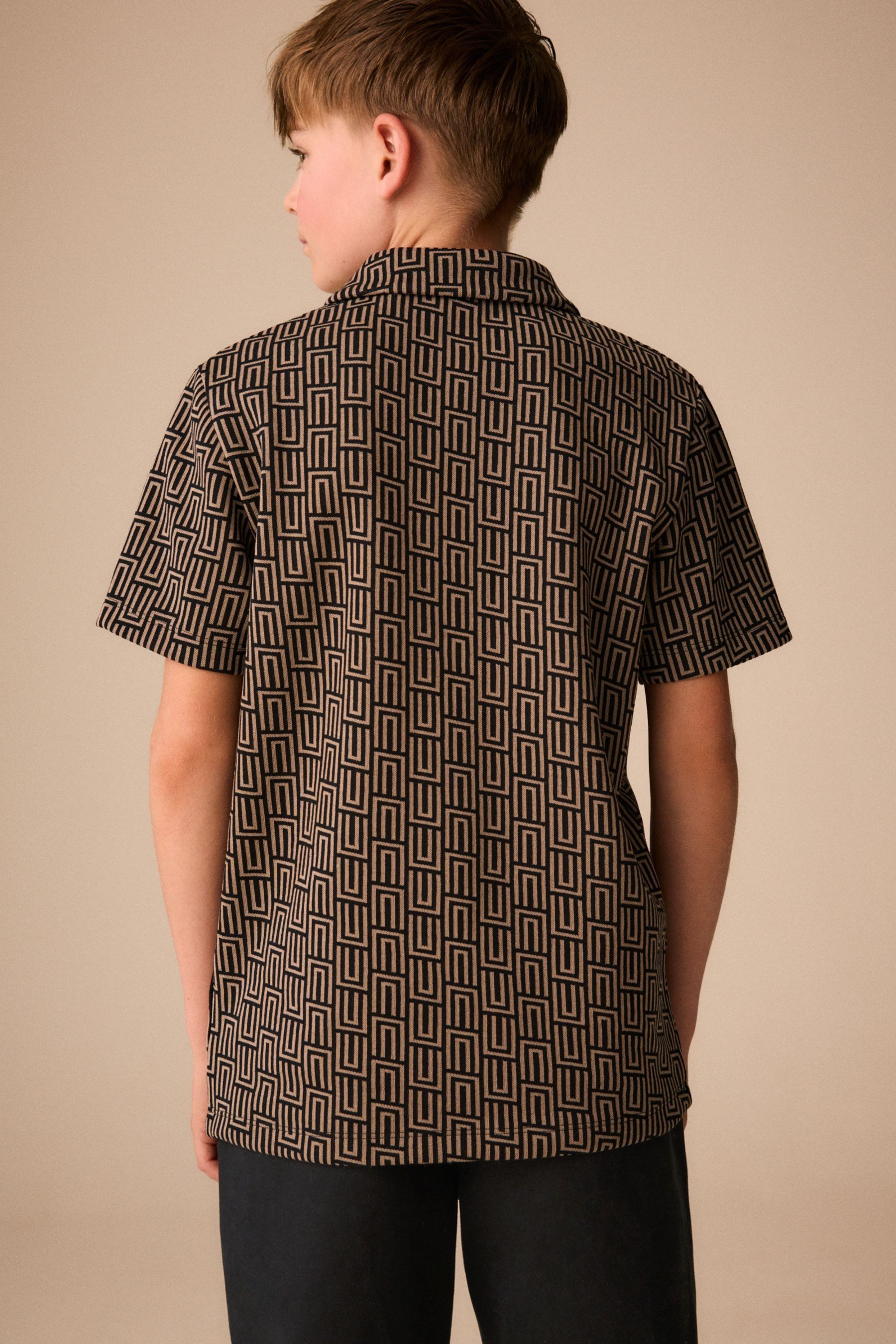 Next Poloshirt Kurzärmeliges Jersey-Hemd mit Geo-Muster (1-tlg) – Bild 2 von 5