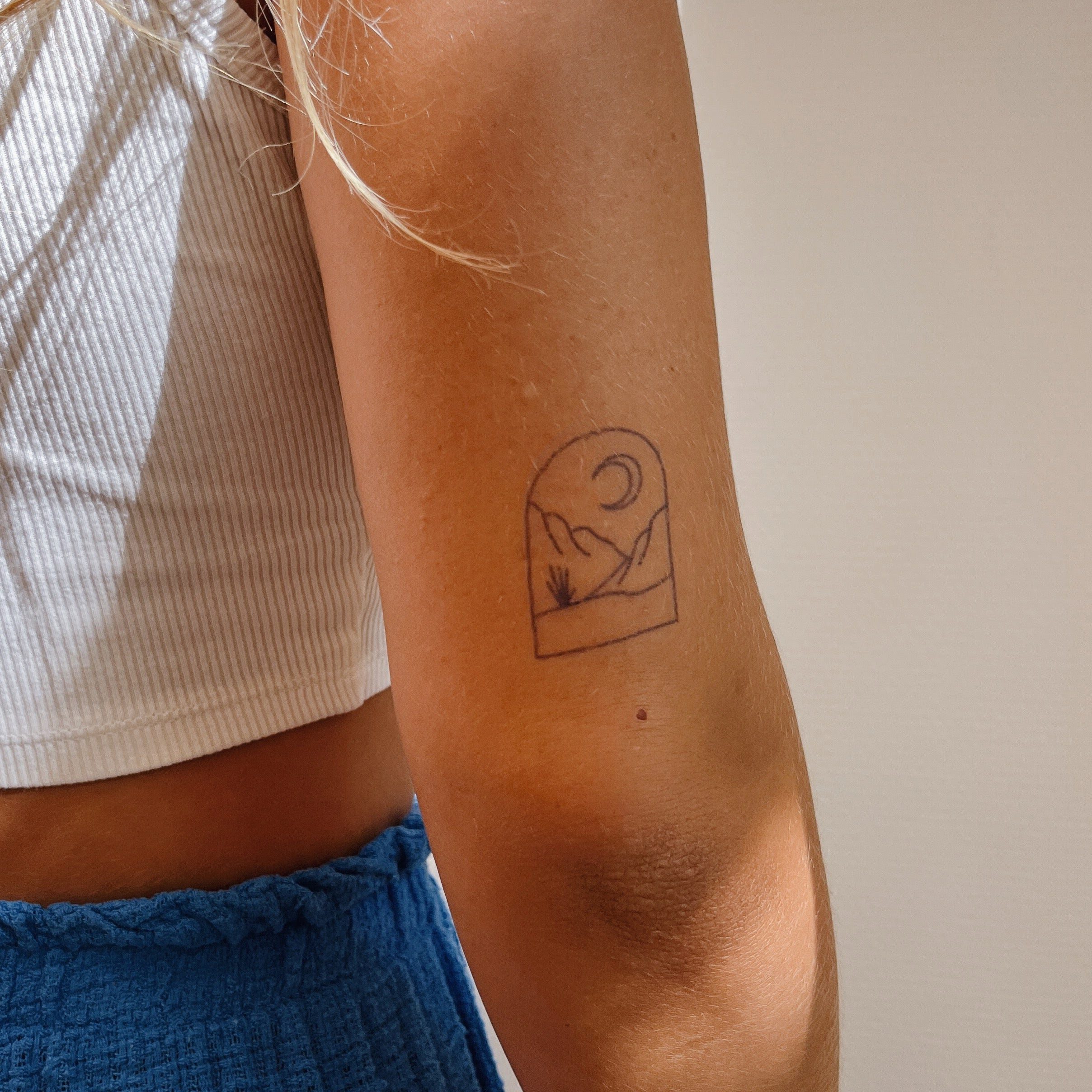 Inkster Schmuck-Tattoo Abstraktes Fenster mit Natur, wasserfestes temporäres Tattoo, 2 Wochen Halt