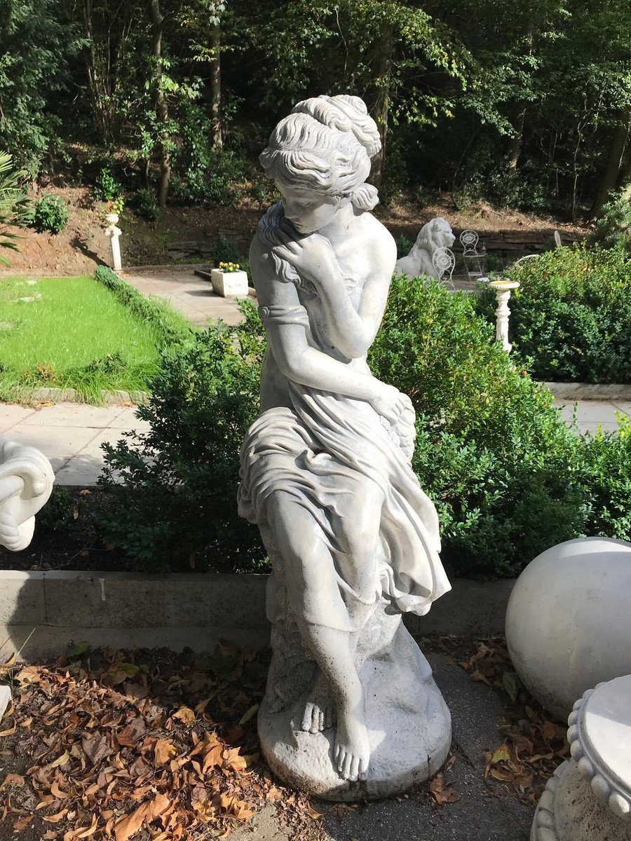 Casa Padrino Skulptur Jugendstil Gartendeko Skulptur / Statue Mächen Antikgrau - Steinfigur Barock Gartenskulptur - sehr schwer - 195 kg