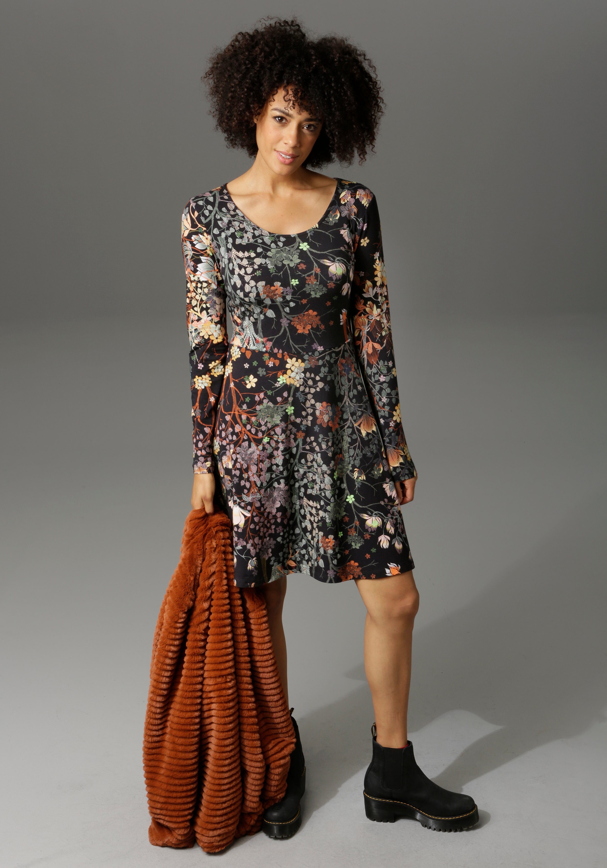Aniston CASUAL Jerseykleid mit Blumendruck oder in uni Schwarz