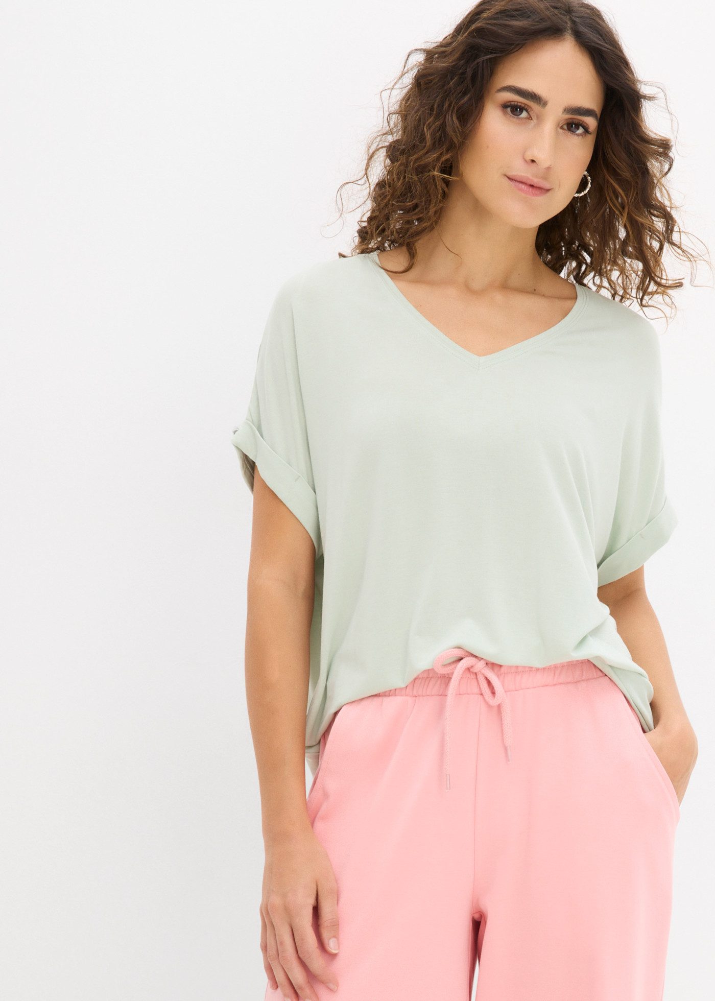 bonprix T-Shirt Oversize-Passform, V-Ausschnitt, für Frühling und Sommer