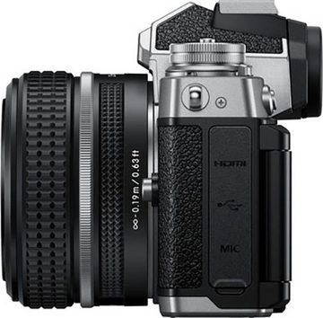 Nikon Kit Z fc + 28 SE Systemkamera (NIKKOR Z 28 mm 1:2,8 SE, 20,9 MP, Bluetooth, WLAN (WiFi)