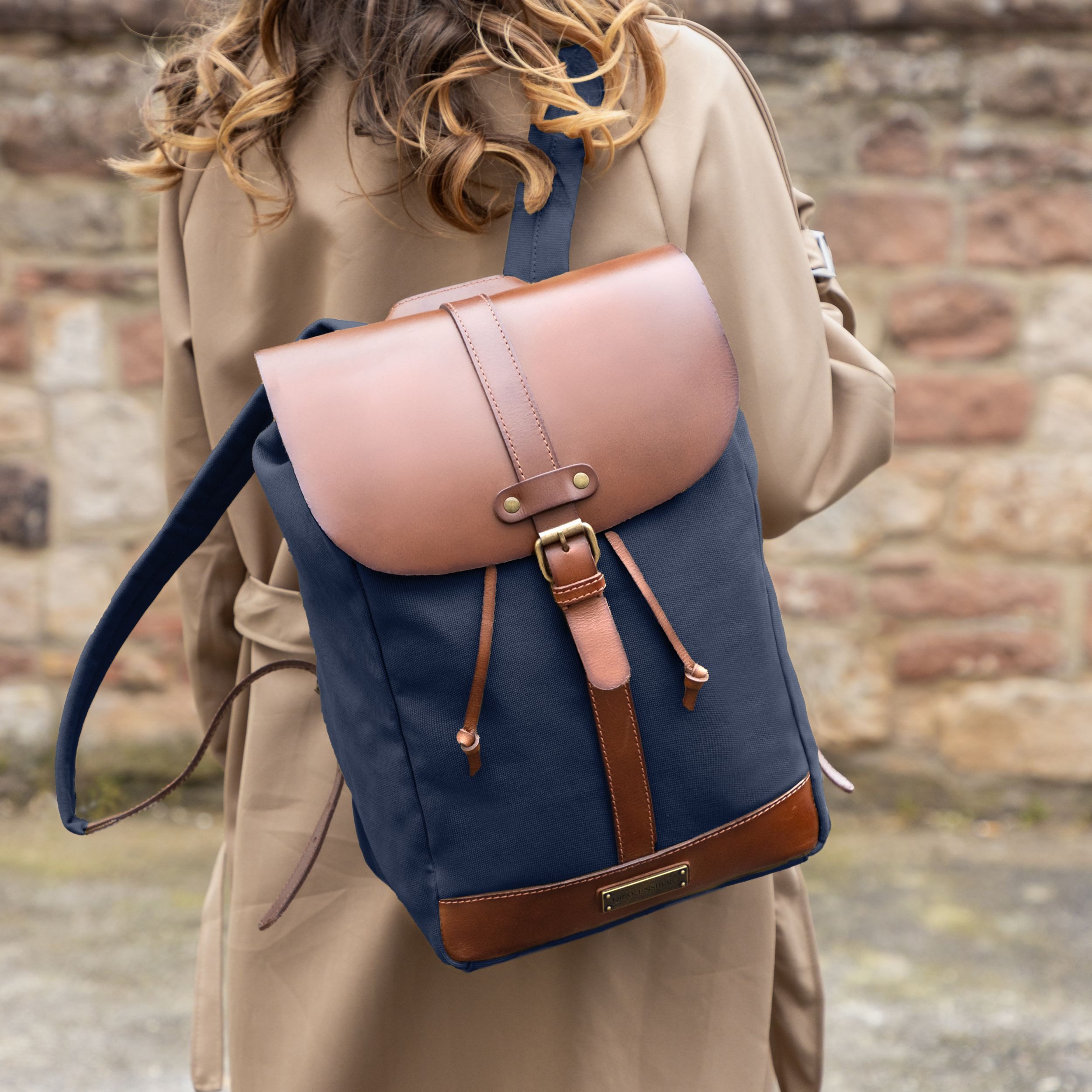 DRAKENSBERG Tagesrucksack »Charly« Marine-Blau, Damen, Retro-Rucksack, 14" Laptopfach, wasserabweisend, handgemacht