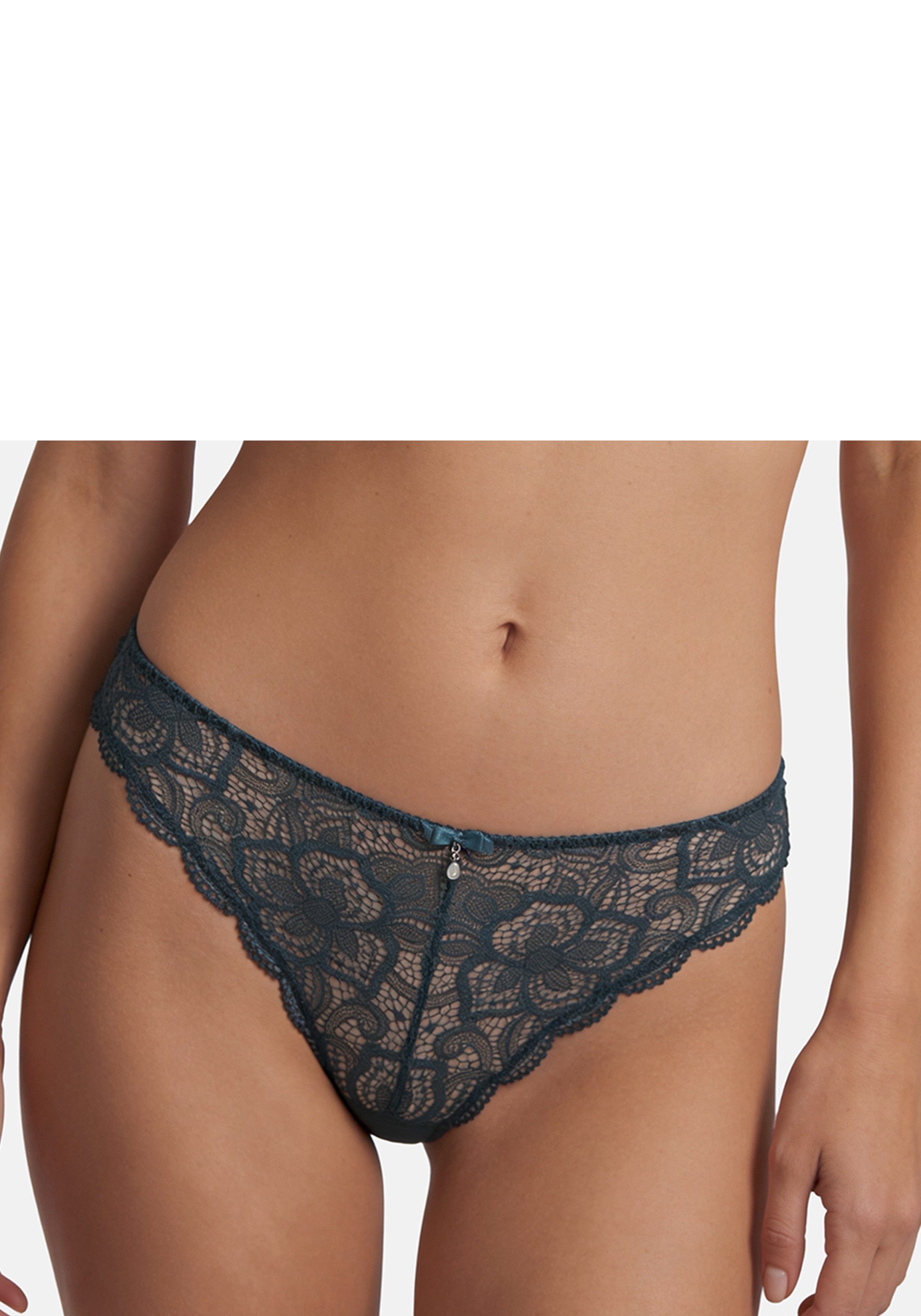 LASCANA Tanga Nikoletta mit feiner Zierschleife und Accessoire in Perlenoptik