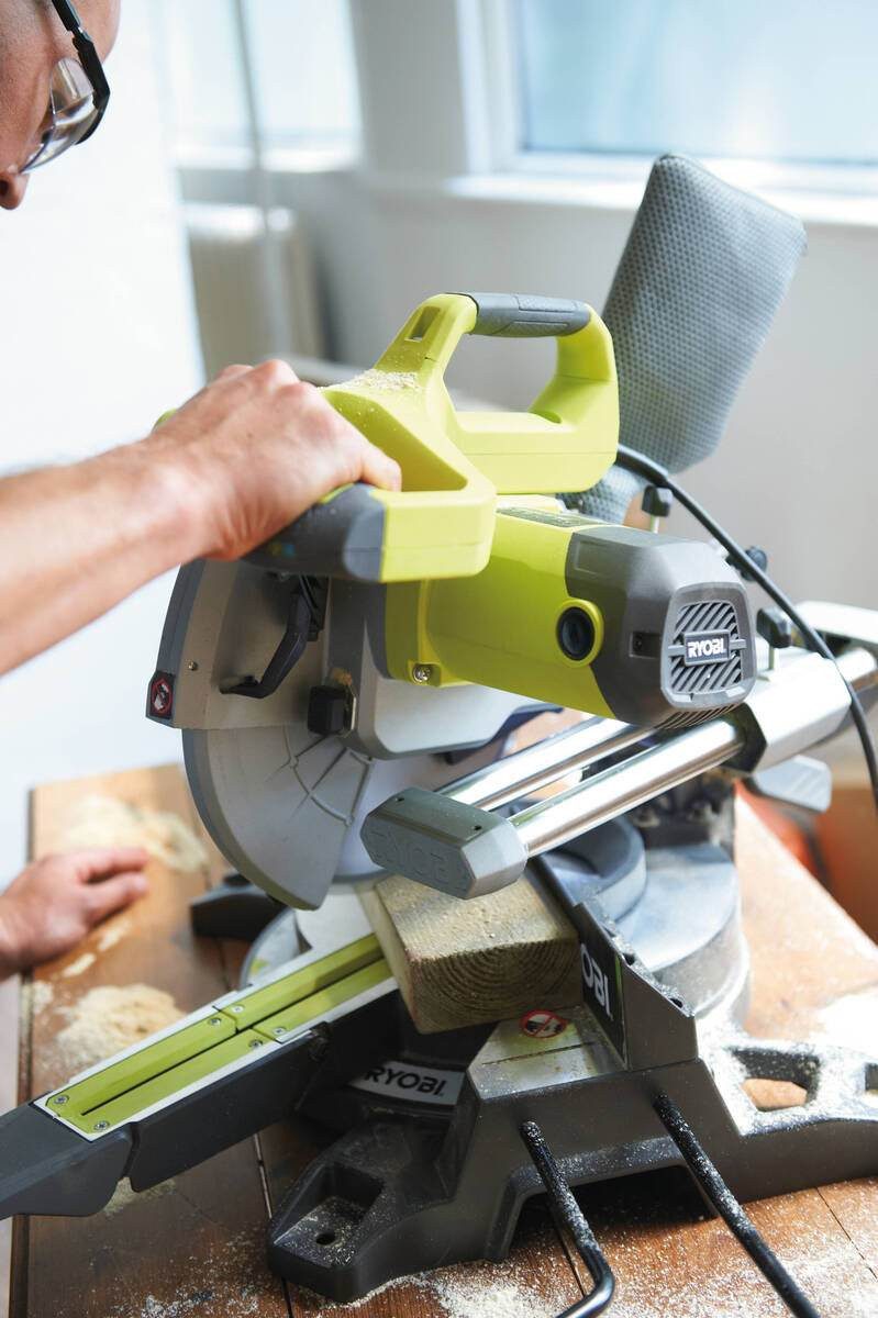 RYOBI Kapp- und Gehrungssäge Kapp- Gehrungssäge EMS254L 2000 W Sägeblatt ? 254 mm 0-45°