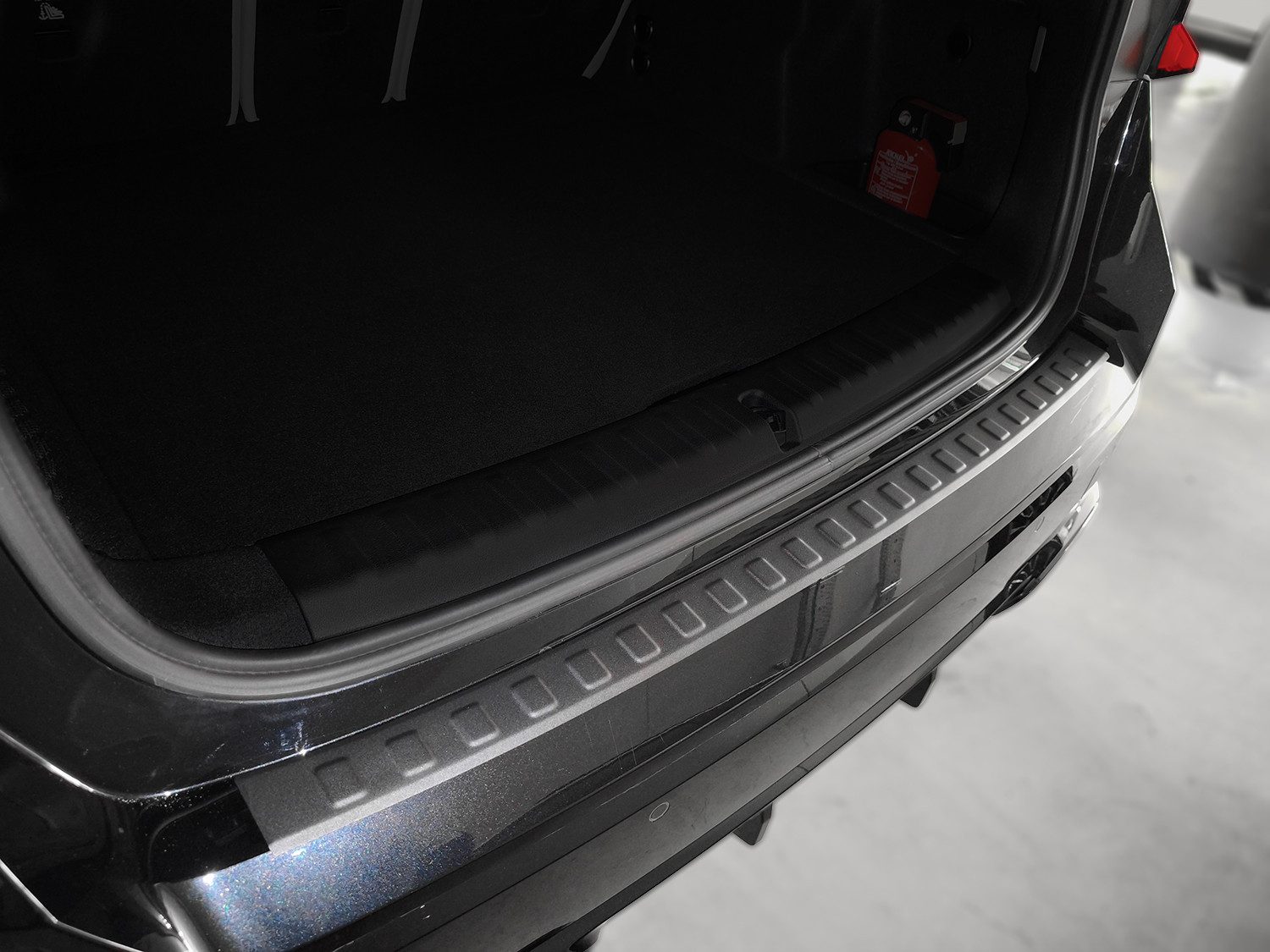tuning-art Ladekantenschutz L3151 Edelstahl passgenau für BMW X1 U11 mit M-Paket 2023-