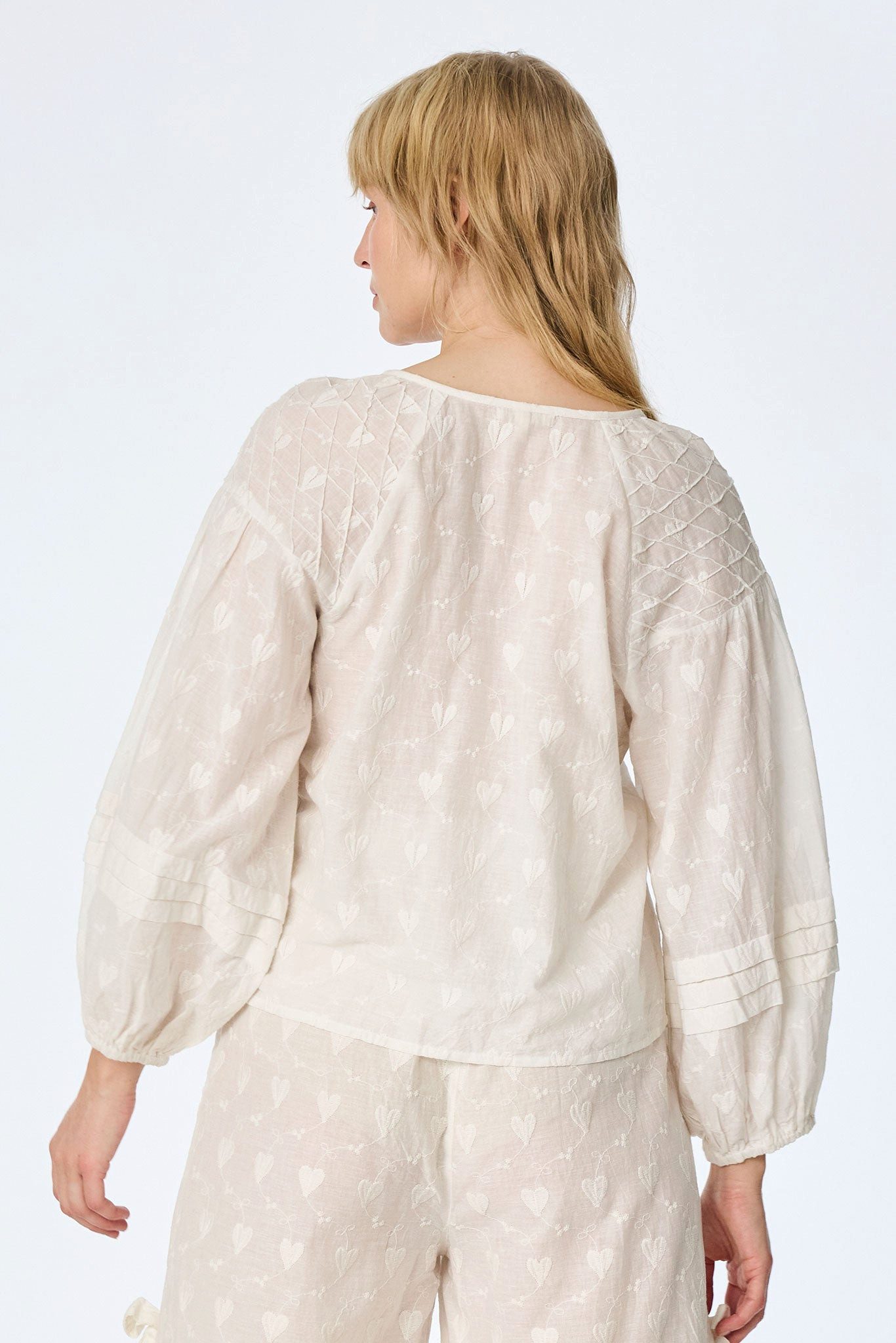 Himalaya Clothing Langarmbluse Baumwollbluse mit Allover-Stickerei und Trompetenärmeln Weiche Bluse Damen aus hochwertiger Baumwolle