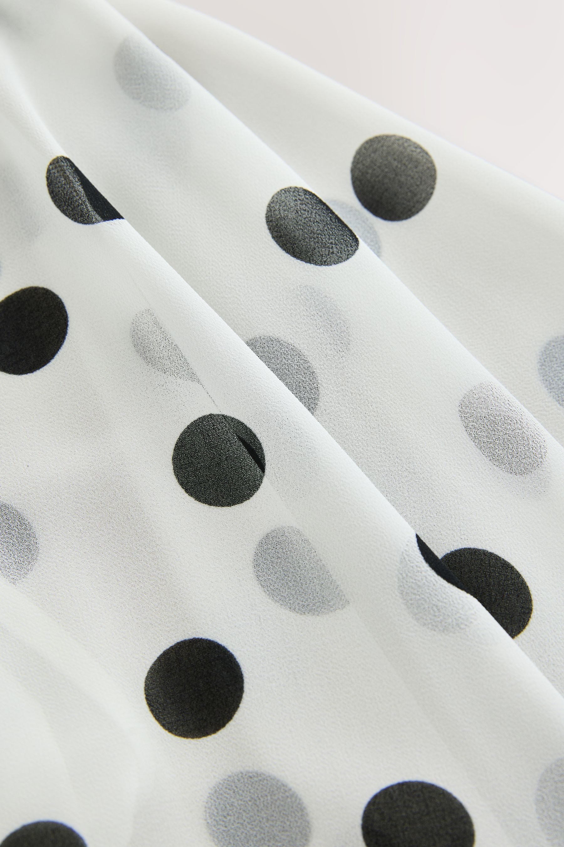 Next Blusenshirt Trägertop mit transparenter Lage und Cape-Ärmeln (2-tlg)