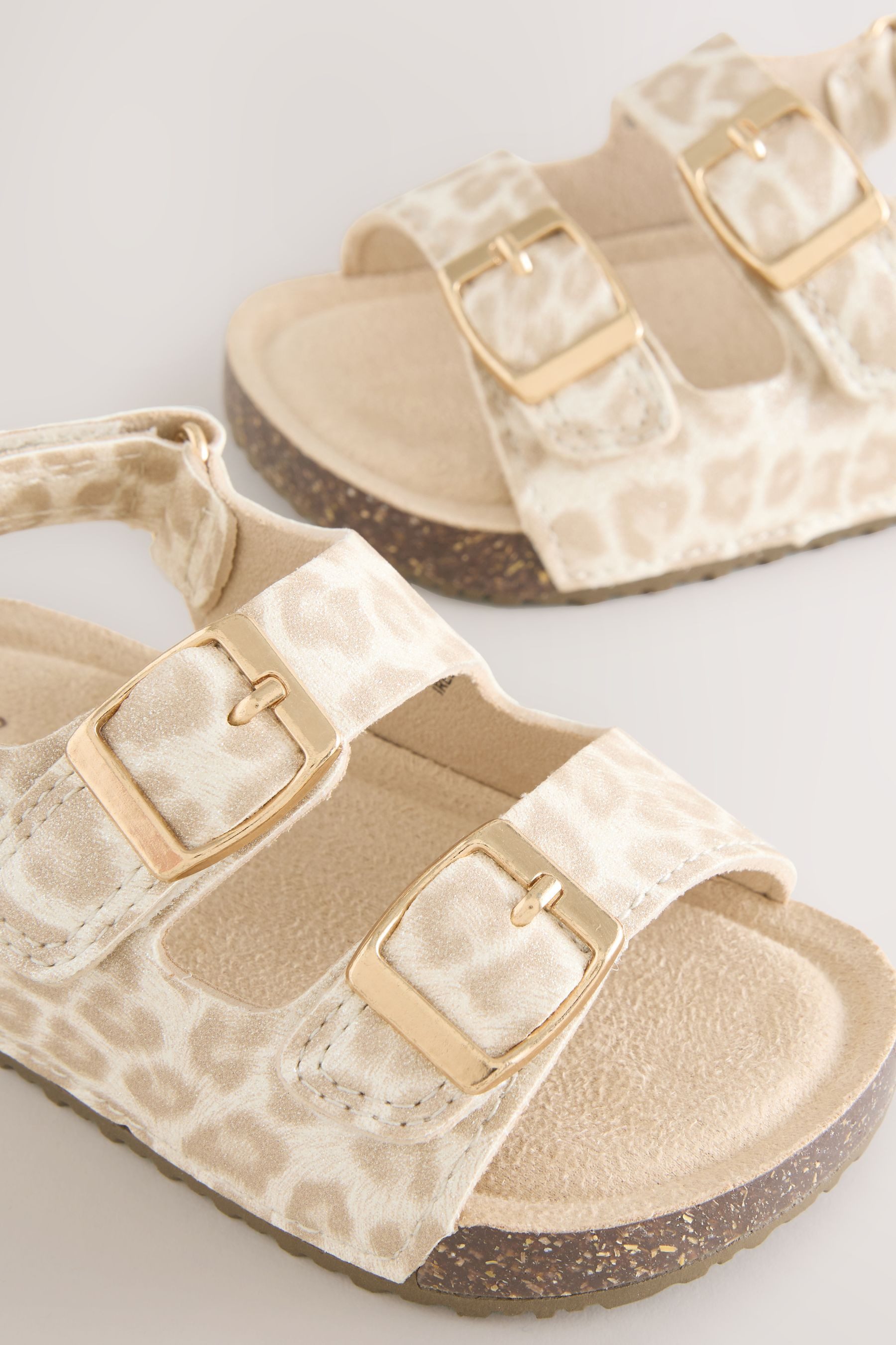 Next Sandalen mit zwei schmalen Riemchen + Kork-Fußbett Sandale – Bild 5 von 5