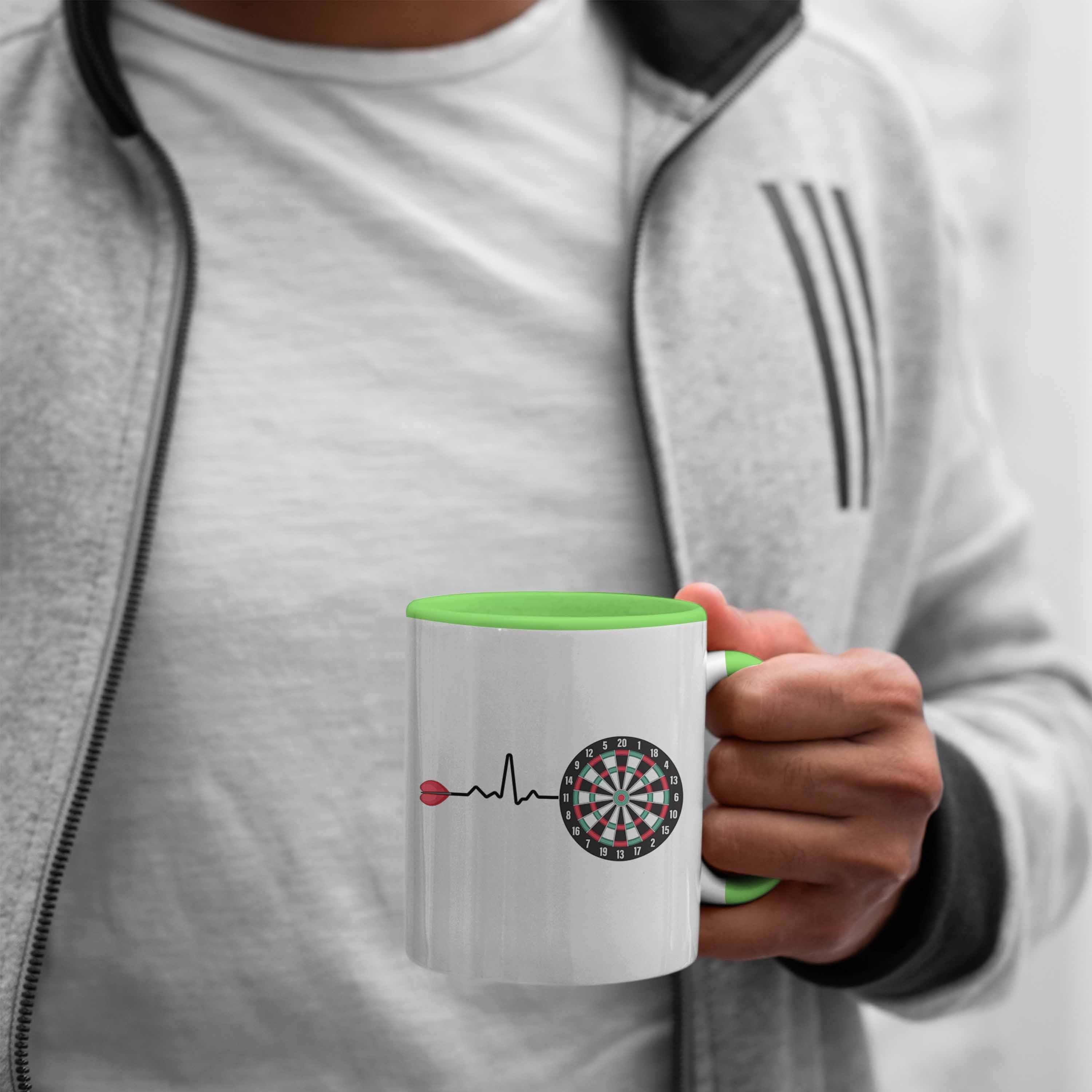 Trendation Tasse Trendation - Dart Geschenke Dartspieler Tasse für Geschenkidee Grün Darts Herzschlag Männer Frauen Kaffeetasse Geschenk