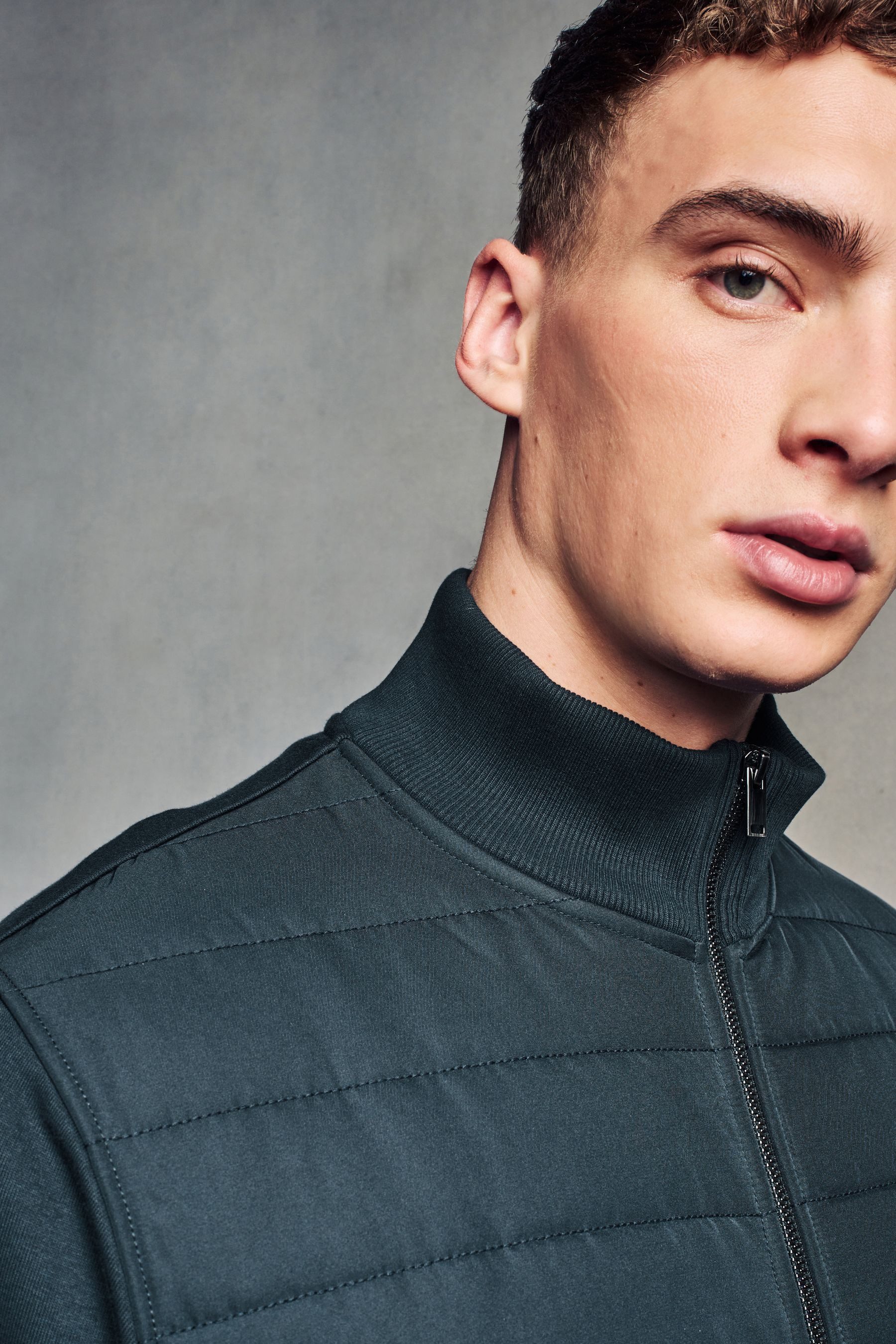 Next Steppjacke Hybrid-Jacke mit Stehkragen. (1-St)