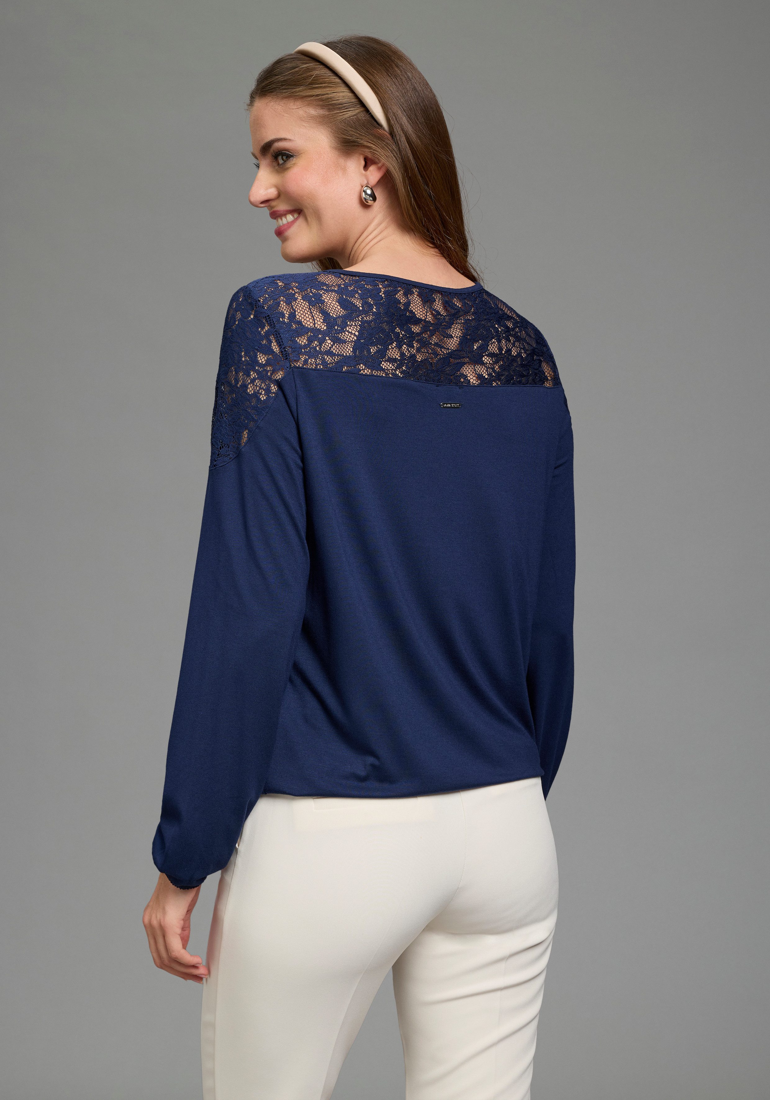 Laura Scott Spitzenshirt in hüftlanger, figurumspielender Passform, unifarben