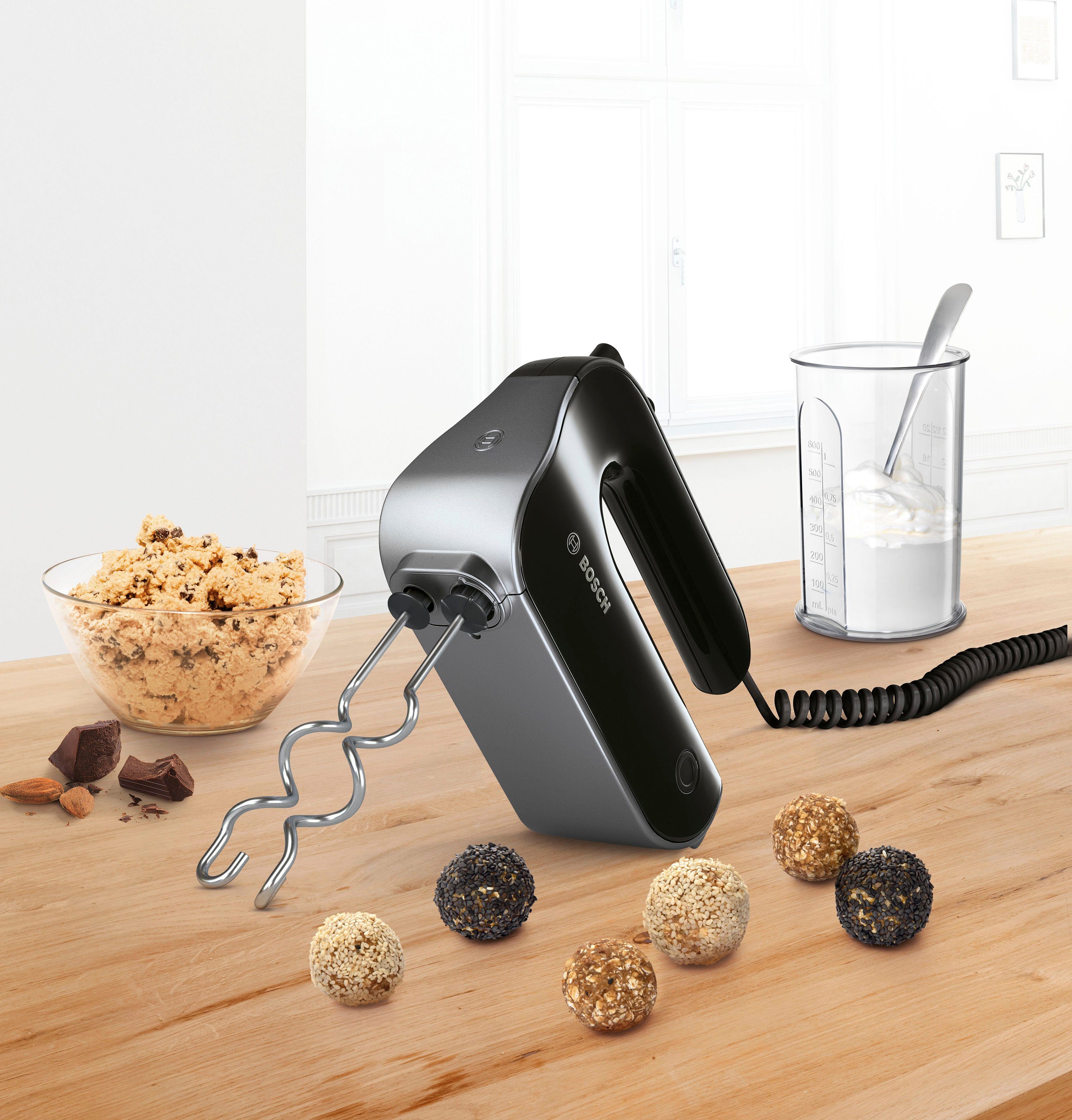 BOSCH Handmixer Home Professional MFQ4980B, Edelstahl Besen/Knethaken, Mixfuß, schwarz, 850 W, Spiralkabel, 5 Stufen, Turbostufe, Zerkleinerer, Mixbecher, Made in EU