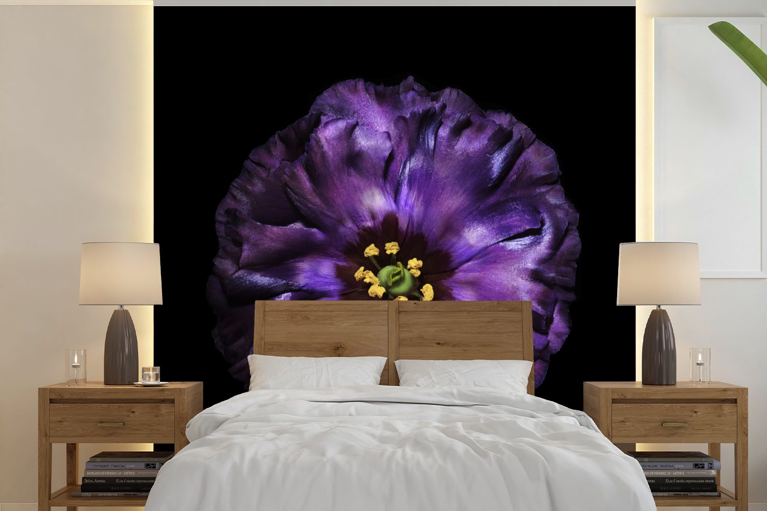 MuchoWow Fototapete Eine violette Blume vor schwarzem Hintergrund abgebildet, Matt, bedruckt, (5 St), Vinyl Tapete für Wohnzimmer oder Schlafzimmer, Wandtapete