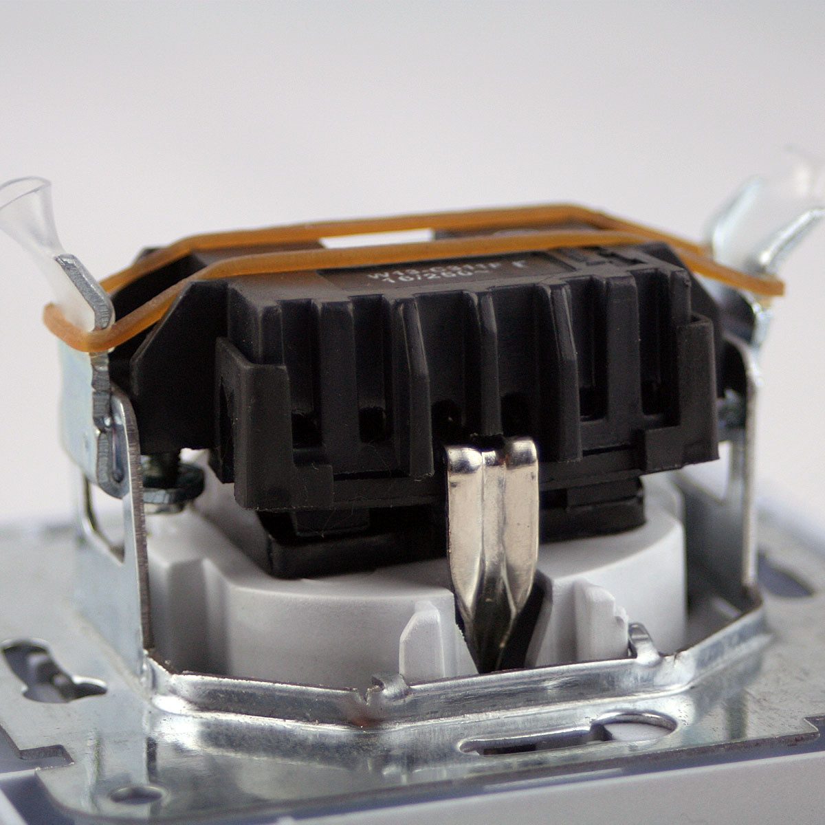 ChiliTec Unterputz-Steckdose DELPHI Steckdose Klemmanschluss 250V~/16A UP silbe