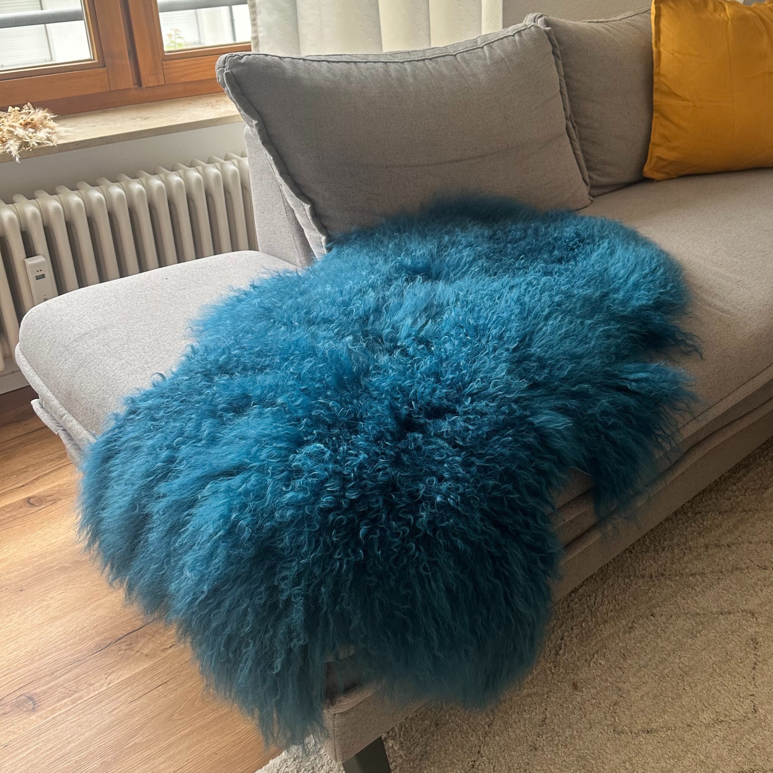 LIRA Deko Fellteppich Lammfell Tibetlamm Echtfell Lammteppich - Läufer große Farbauswahl, fellförmig, waschbar, in verschiedenen Größen, weich & langlebig