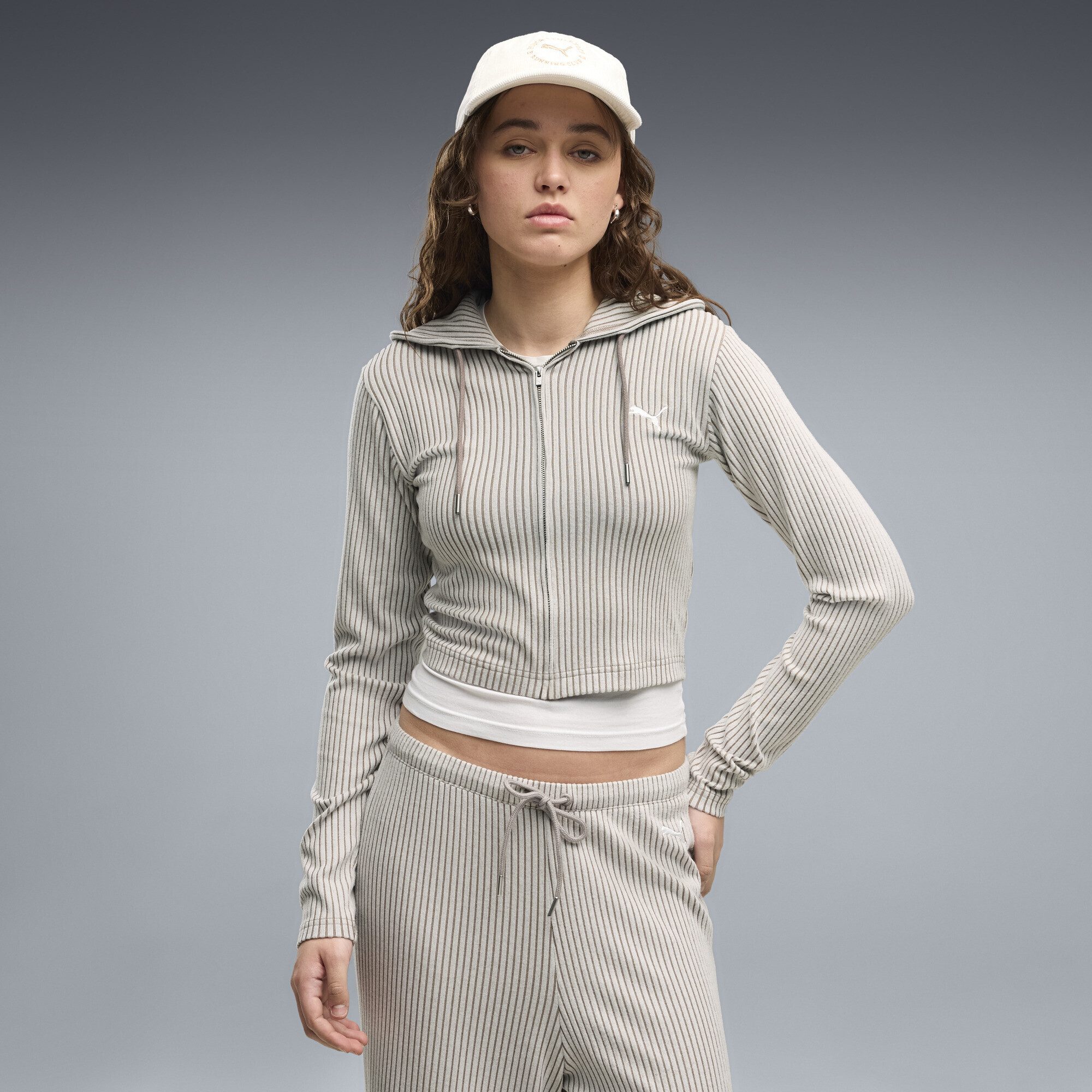 PUMA Hoodie Essentials Slim Gerippte Kapuzenjacke Damen