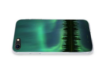 MuchoWow Handyhülle Nordlicht - Bäume - Wasser - Alaska, Handyhülle Apple iPhone 7, Smartphone-Bumper, Print, Handy Schutzhülle