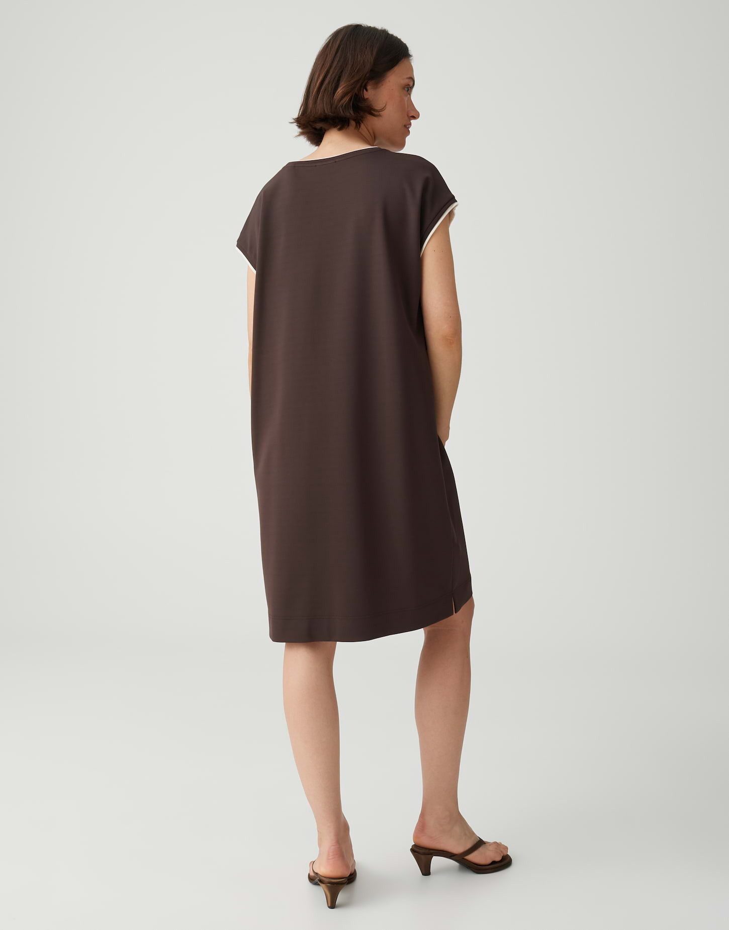 OPUS Shirtkleid mit kontrastfarbener Paspel Lockerer Fall mit praktischen Taschen