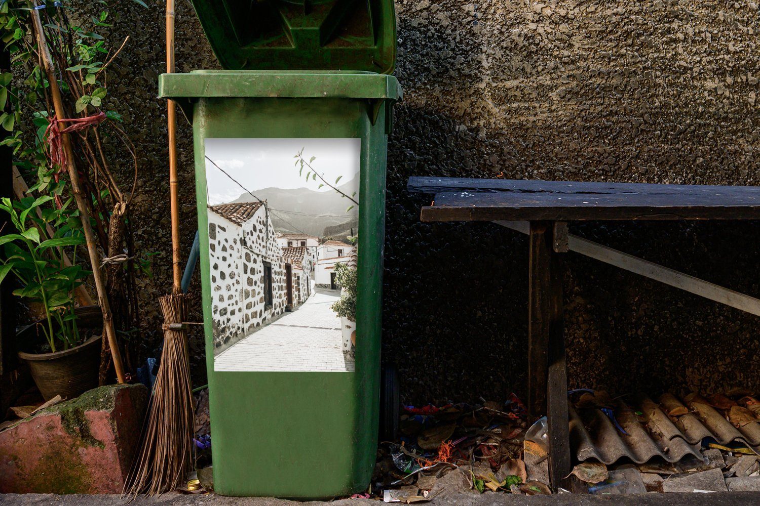Container, Weiß Haus Wandsticker - MuchoWow Abfalbehälter - Mülltonne, Mülleimer-aufkleber, St), Sticker, (1 Berg