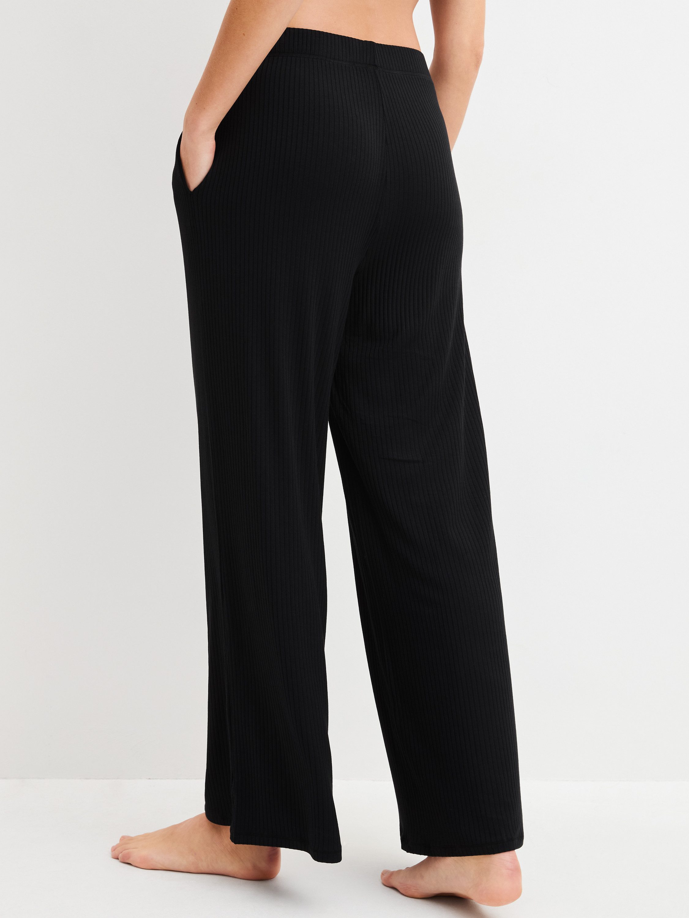 CALIDA Pyjamahose Feminine Lounge Damen (1-tlg) Seidig weich, komfortabel, fließend