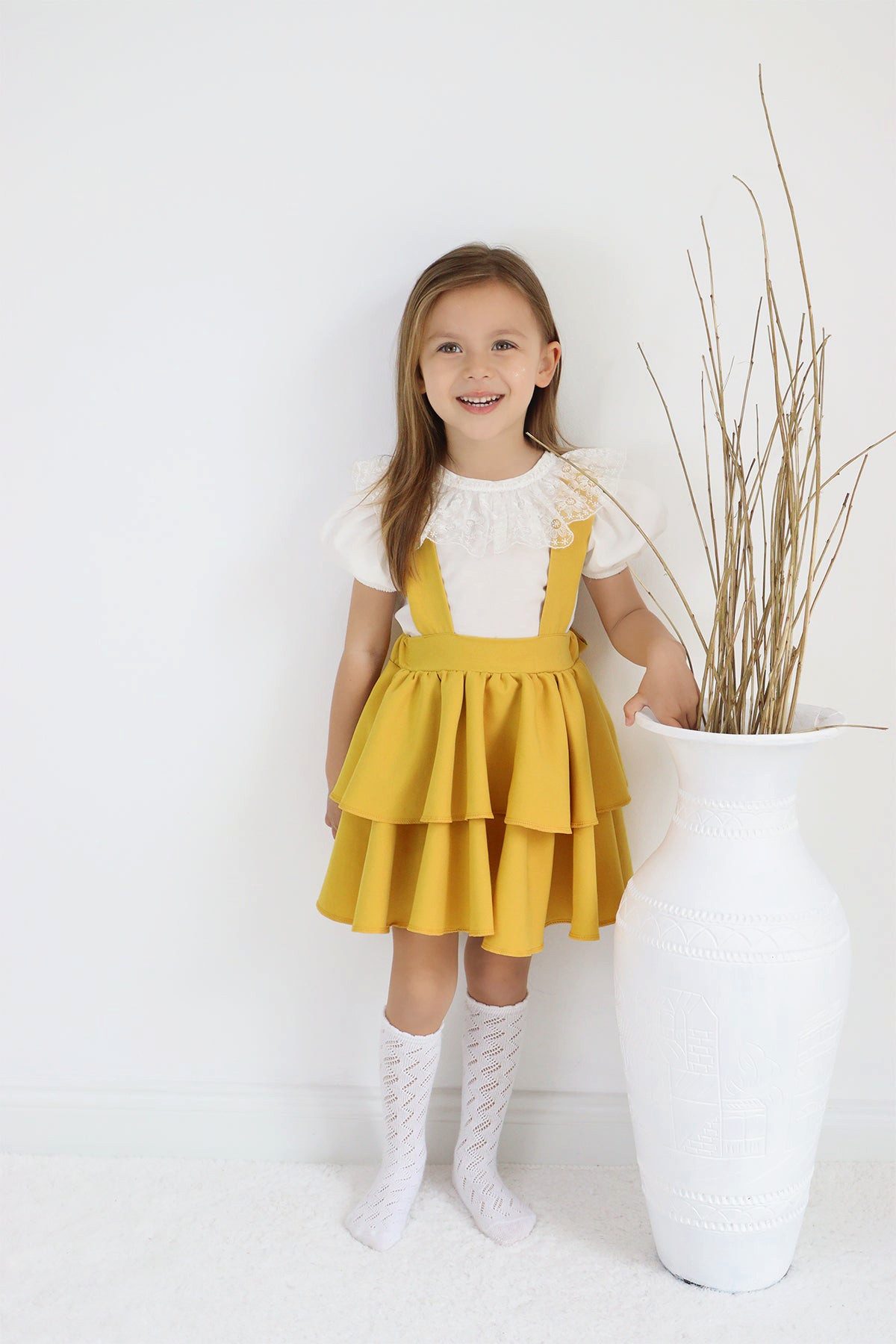 Shirt & Rock Gelbes Kleid mit Trägern, kurzarm Shirt mit Spitzendetails