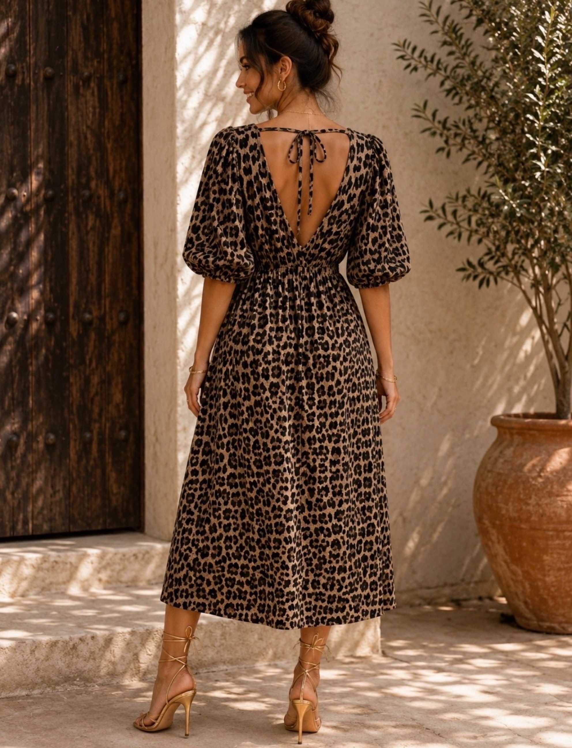 Worldclassca Sommerkleid Worldclassca Musselin Sommerkleid Leopard Animal Muster Lang Strand Neue Kollektion - Stilvolle und gemütliche Sommer Mode für Damen
